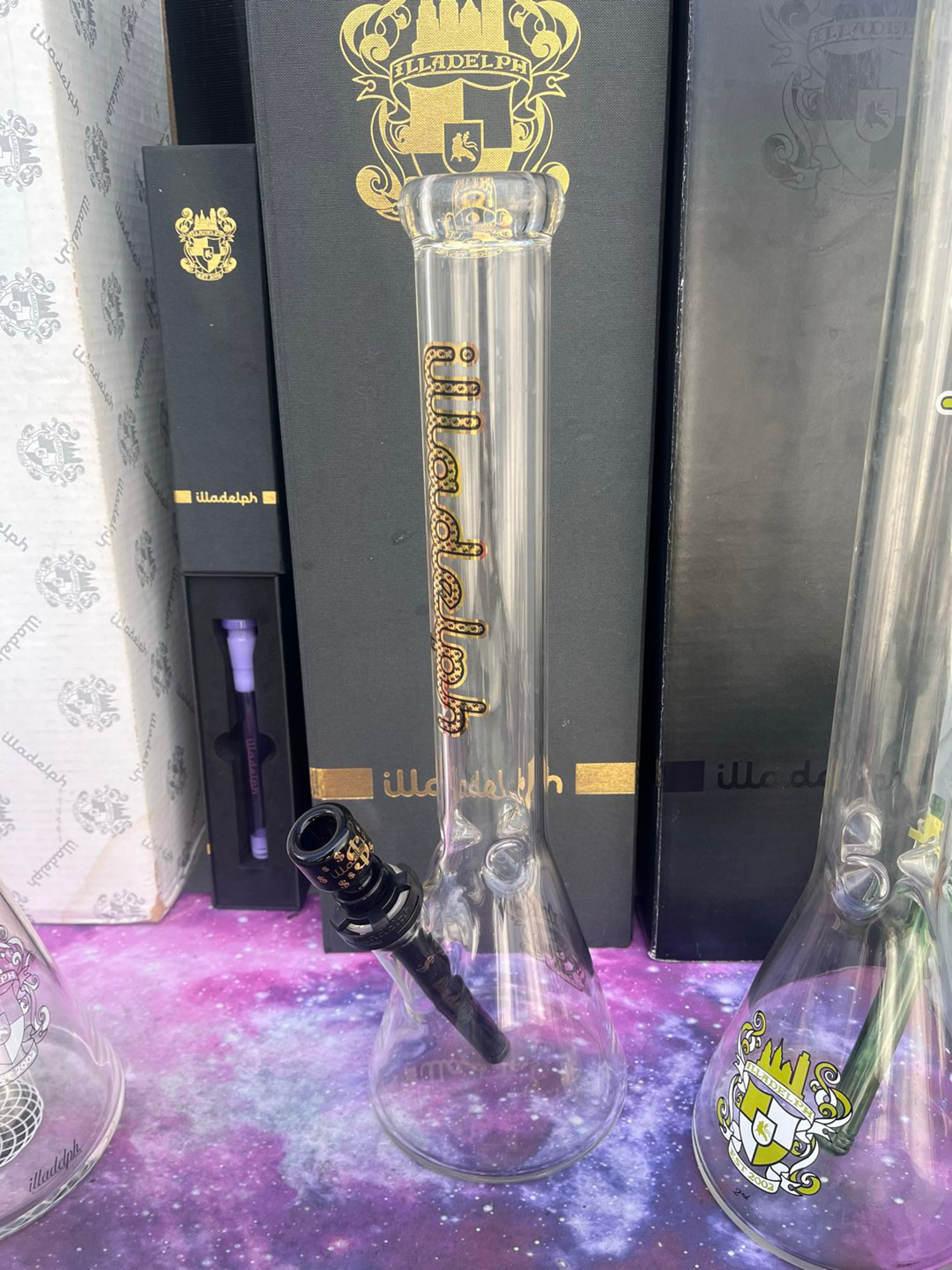 Preview pic of cash gold short money label