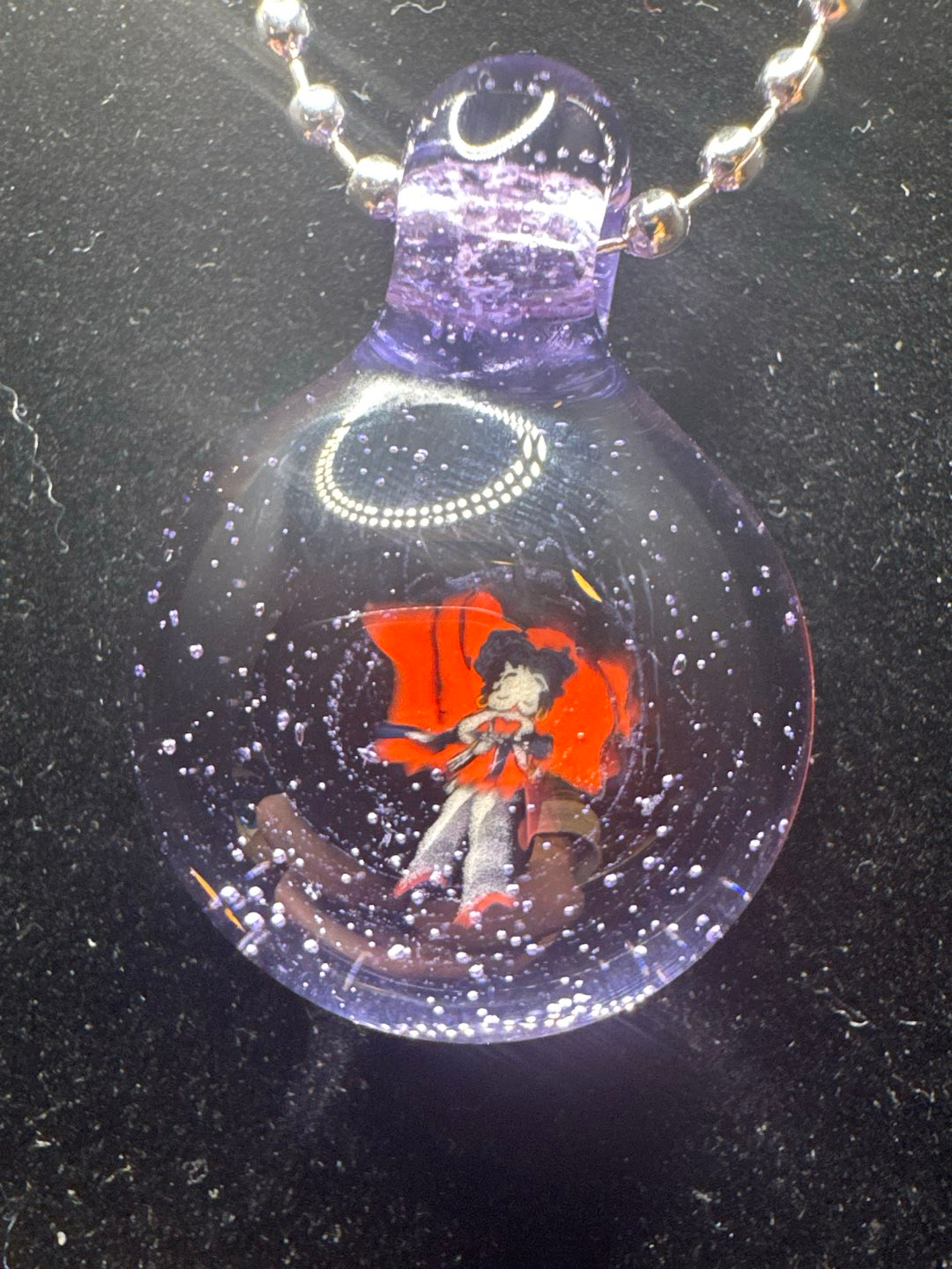 Preview pic of Betty boop assault girl pendant