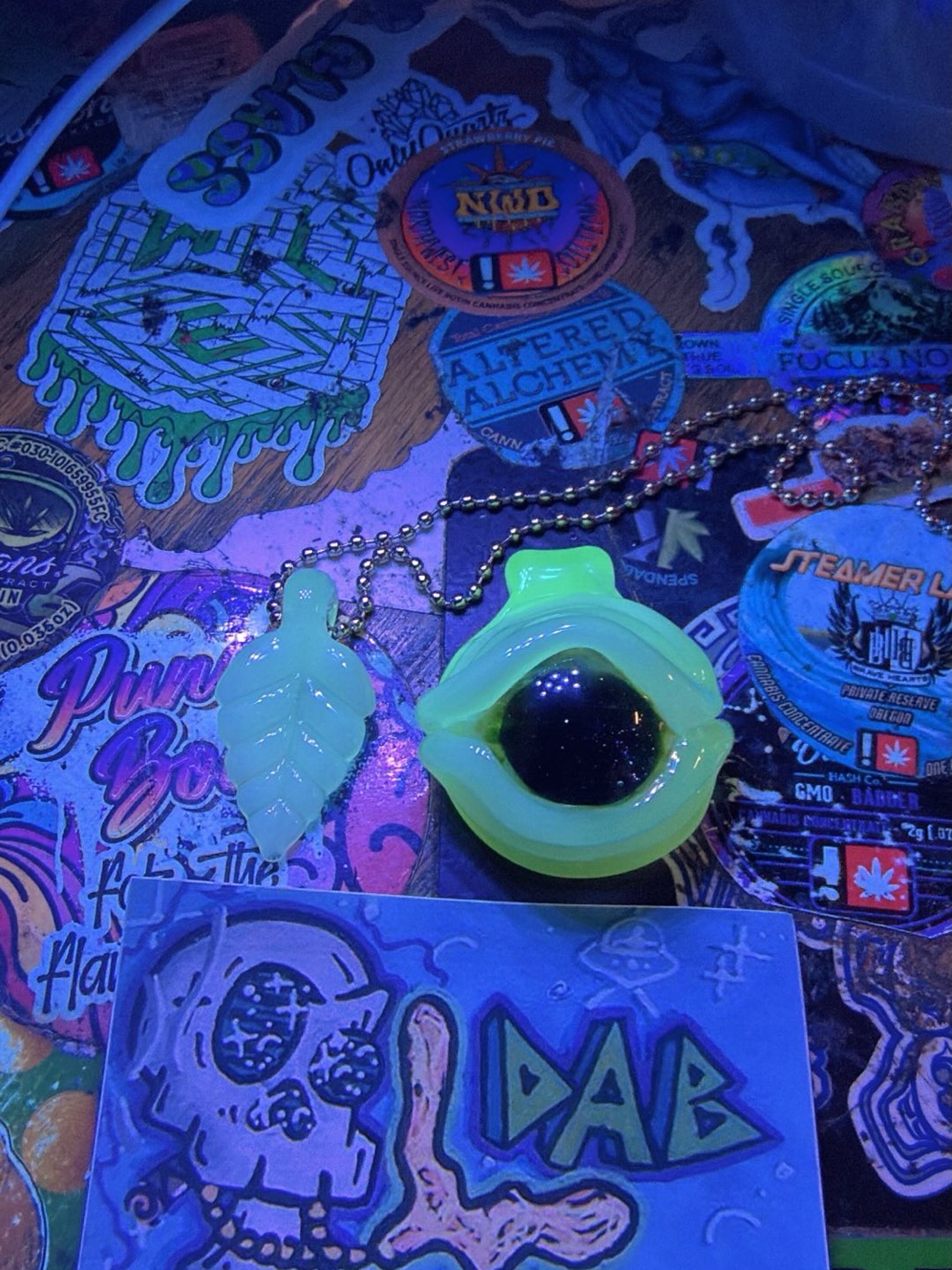 Preview pic of Uv pendant