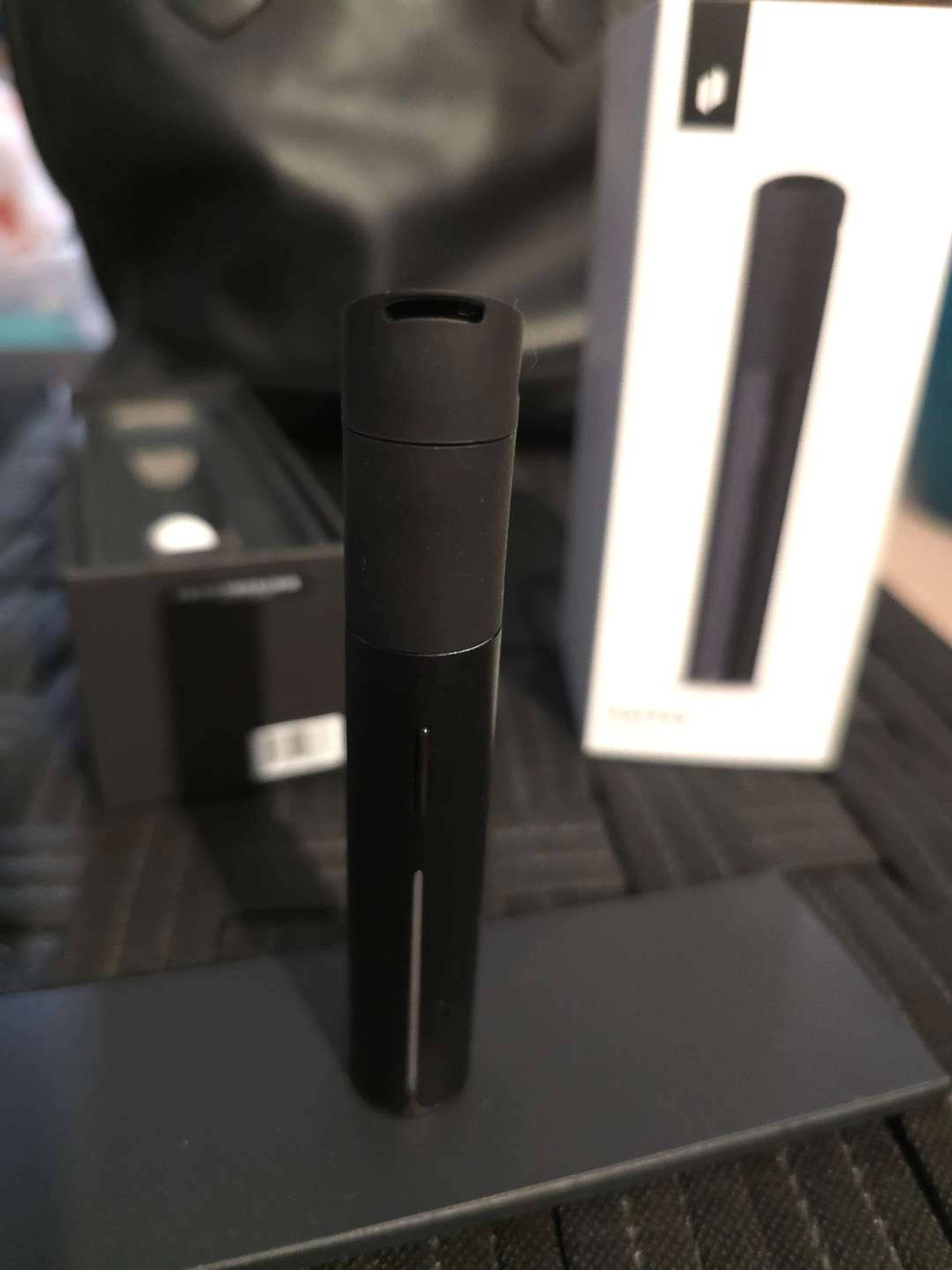 Puffco Pivot - Black image 0