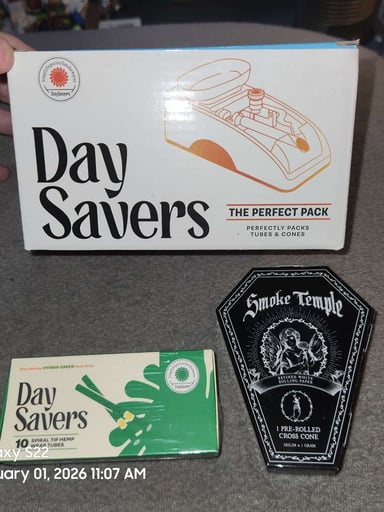 Preview pic of Rolling machine with Rolling papers