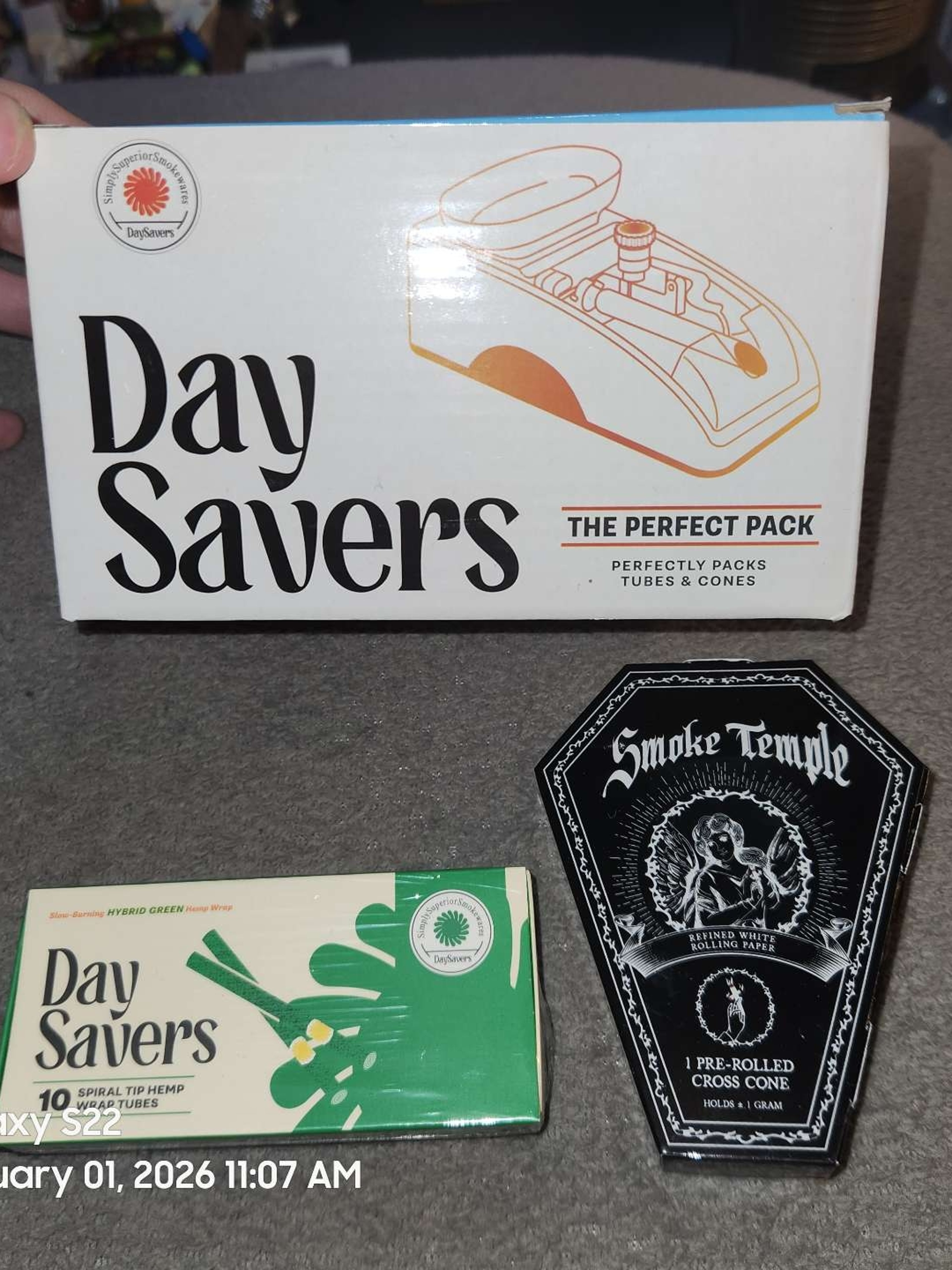 Rolling machine with Rolling papers image 0