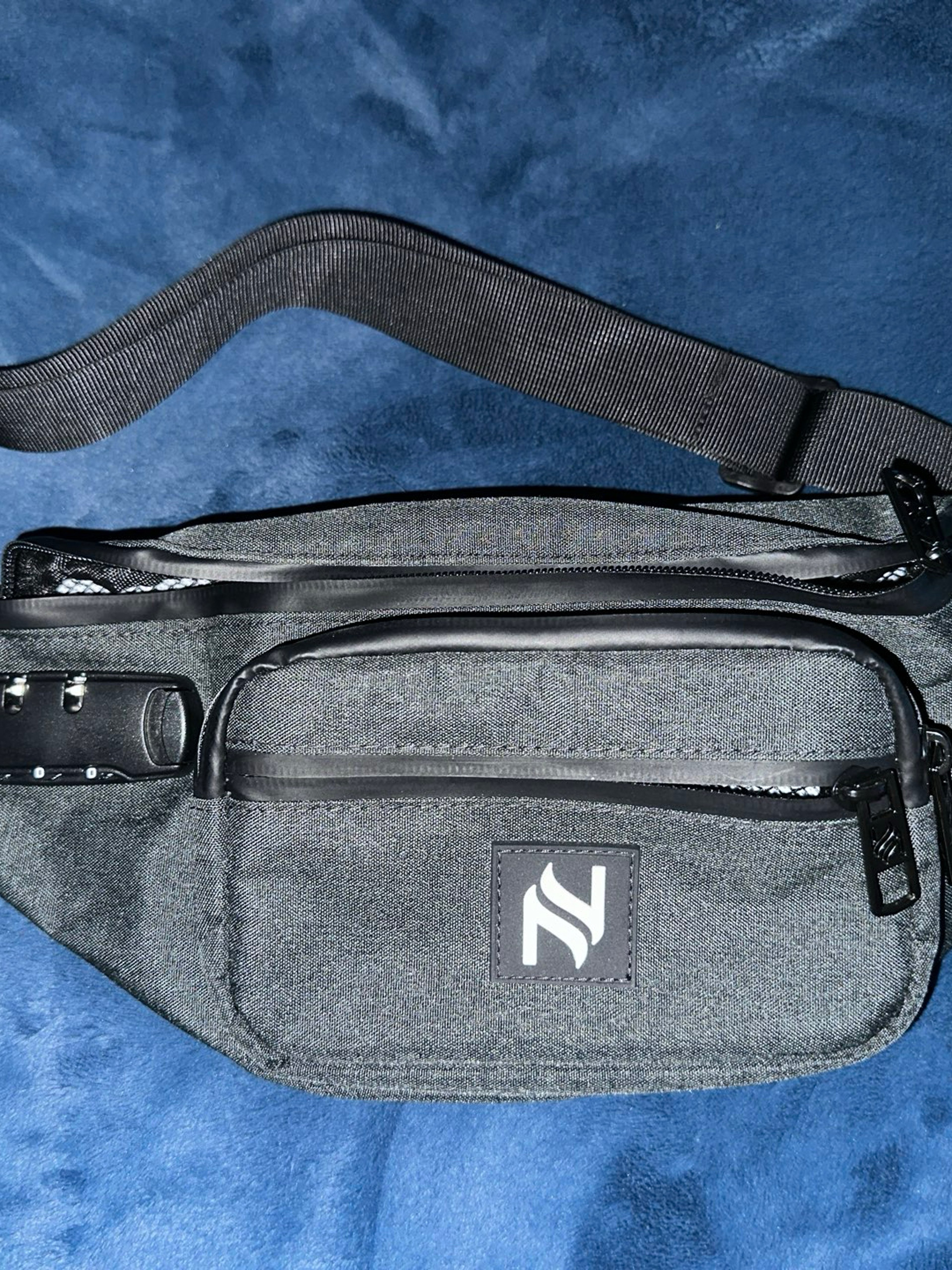Innoscent Smell Proof Fanny Pack image 0