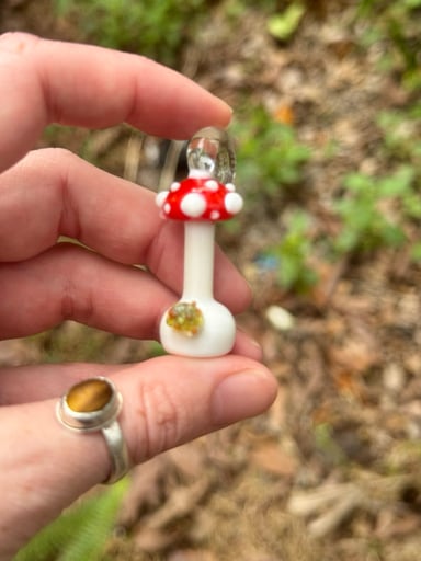 Preview pic of Red mushroom bong pendant