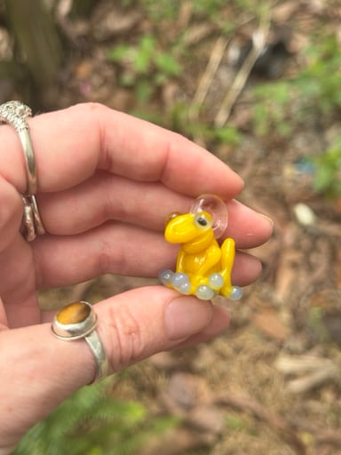 Preview pic of Yellow frog pendant