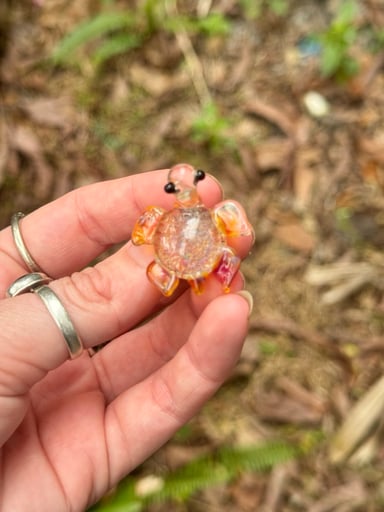 Preview pic of Turtle pendant  - Amber purple