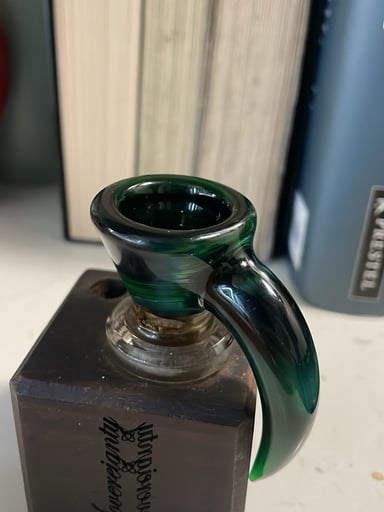 Preview pic of Green money Sovereignty full accent slide