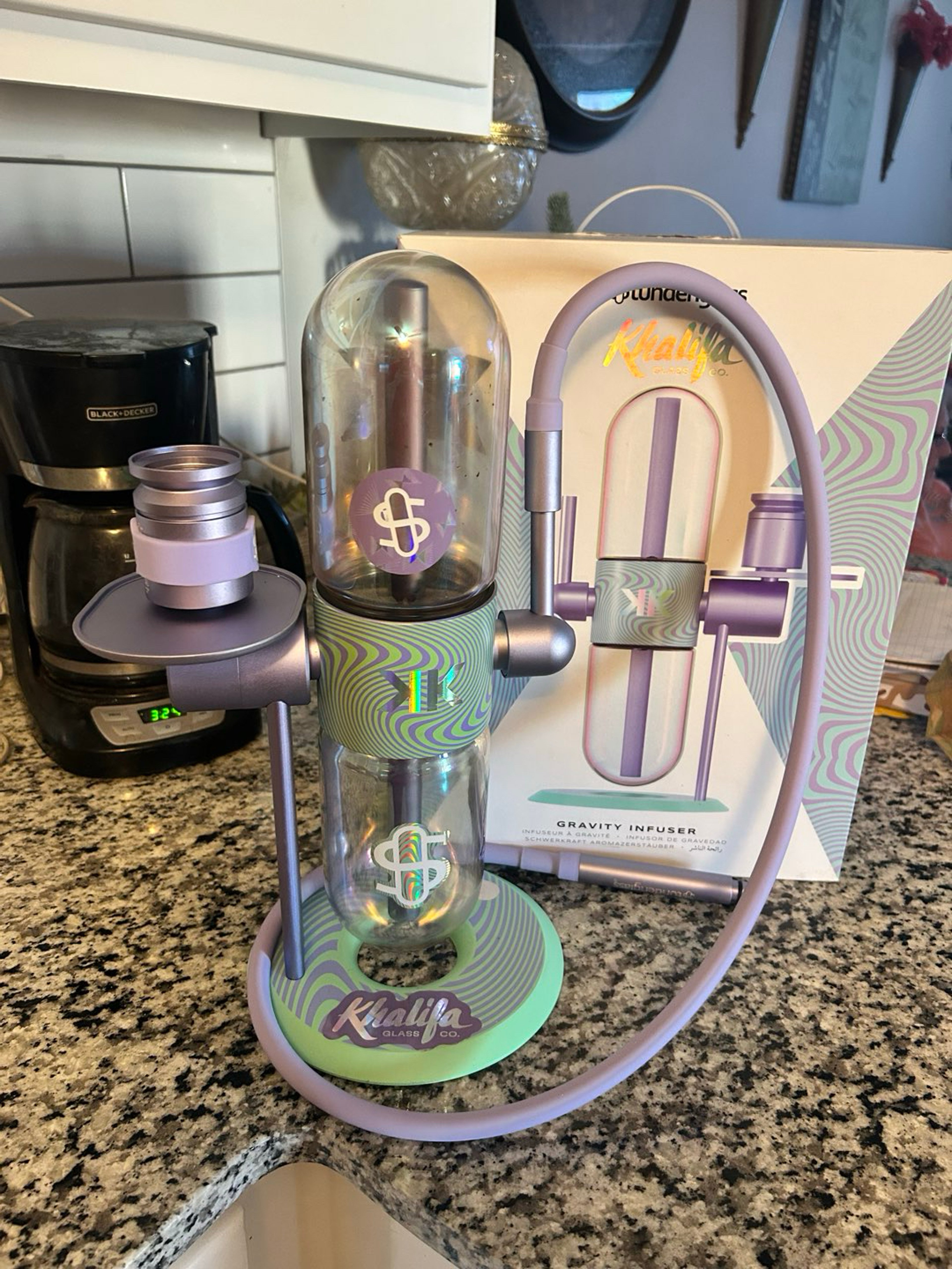 Wiz Khalifa gravity water pipe image 0