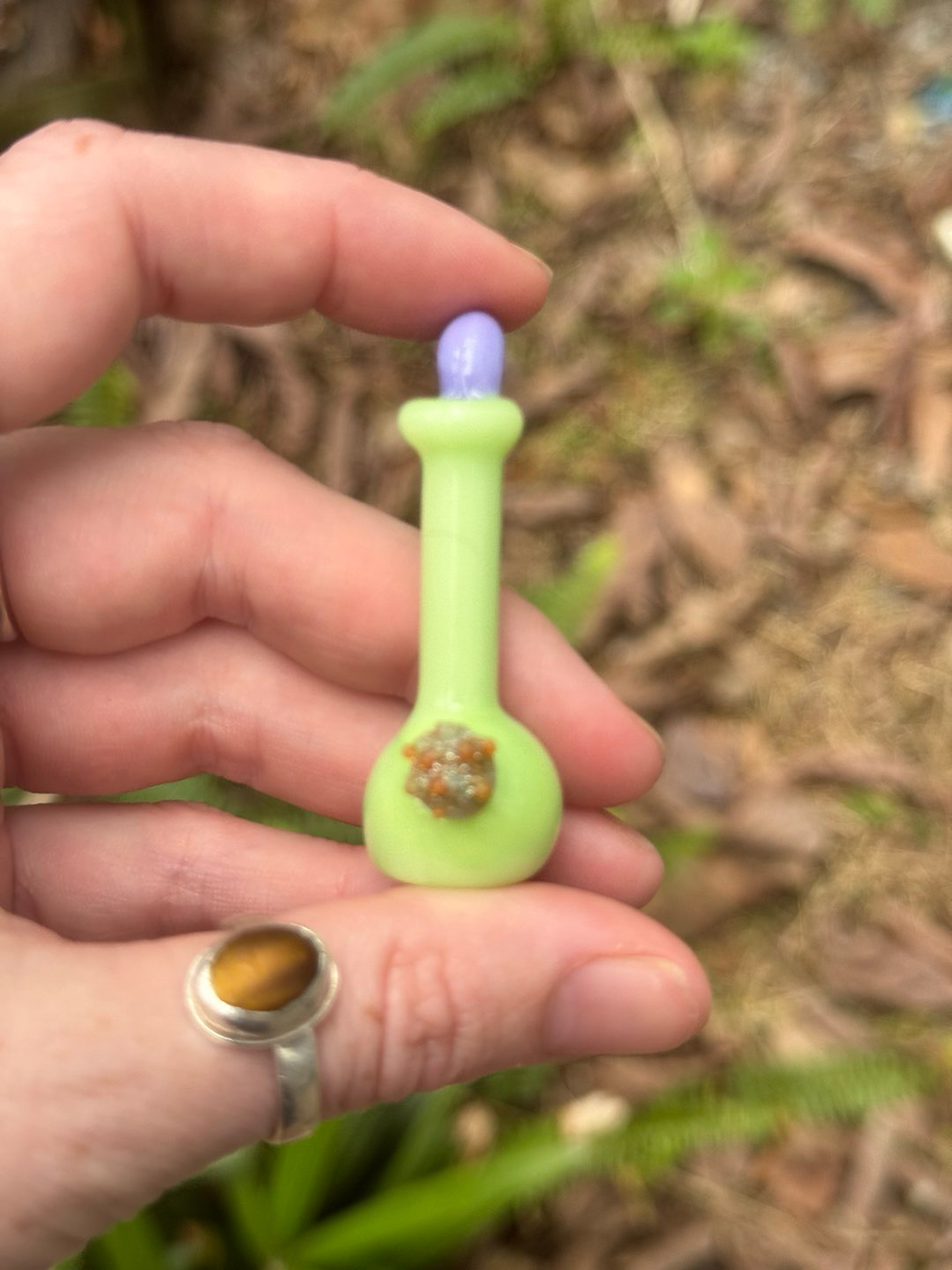 Green bong pendant image 0