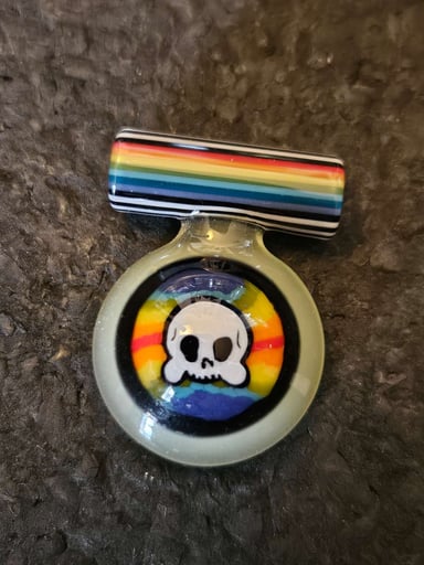 Preview pic of Hendy glass CFL pastel serum skull pendant