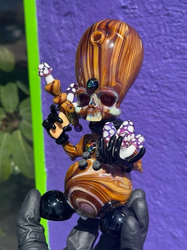 Preview pic of Woodgrain Invader from Hendy Glass X Stoney Chicken