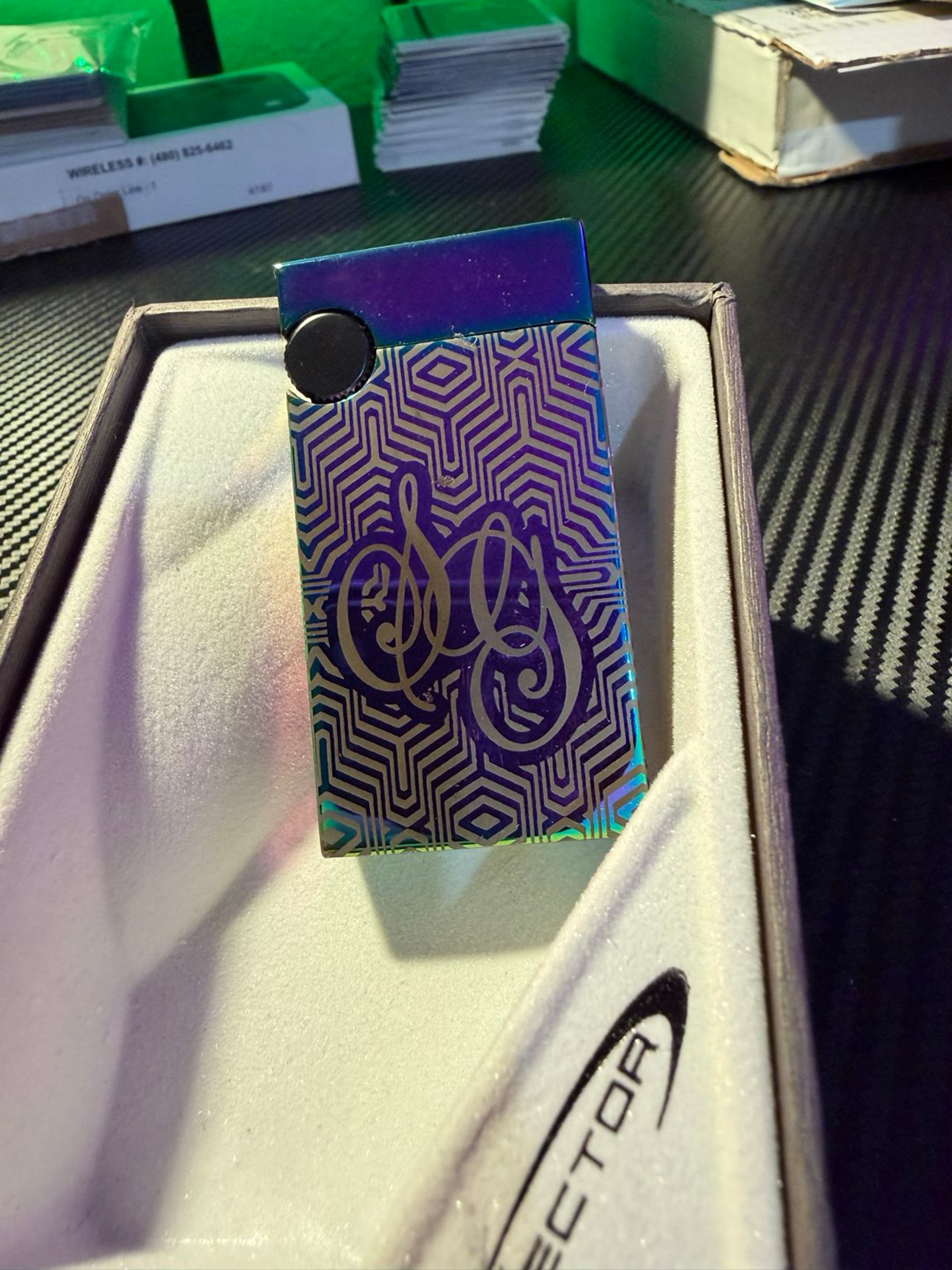 Preview pic of Soverignty Glass Vector lighter