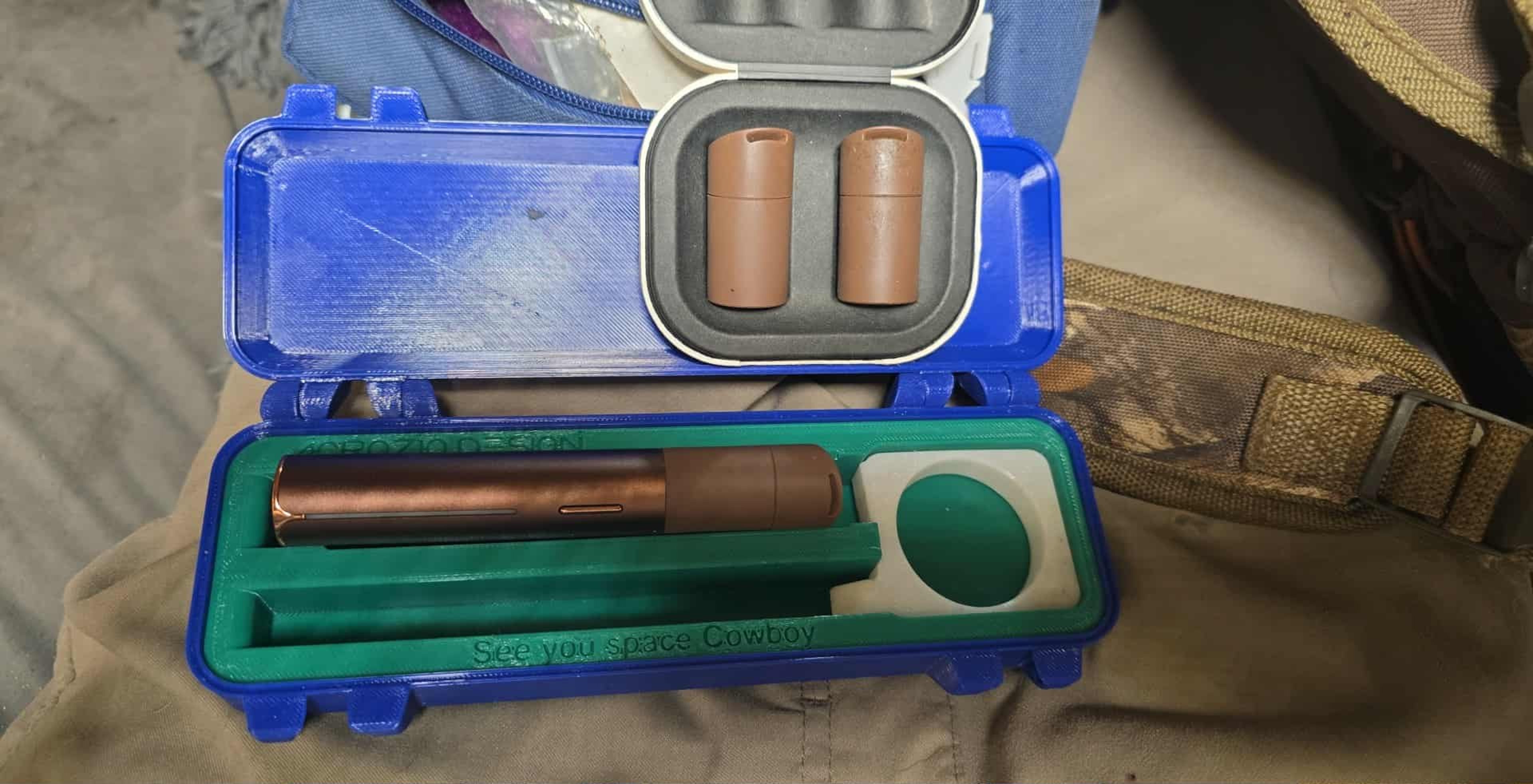 Preview pic of Mocha pivot still under warranty and 2 extra mocha mouthpieces pieces with atomizers. 3 mouthpieces and atomizers in total.like new.