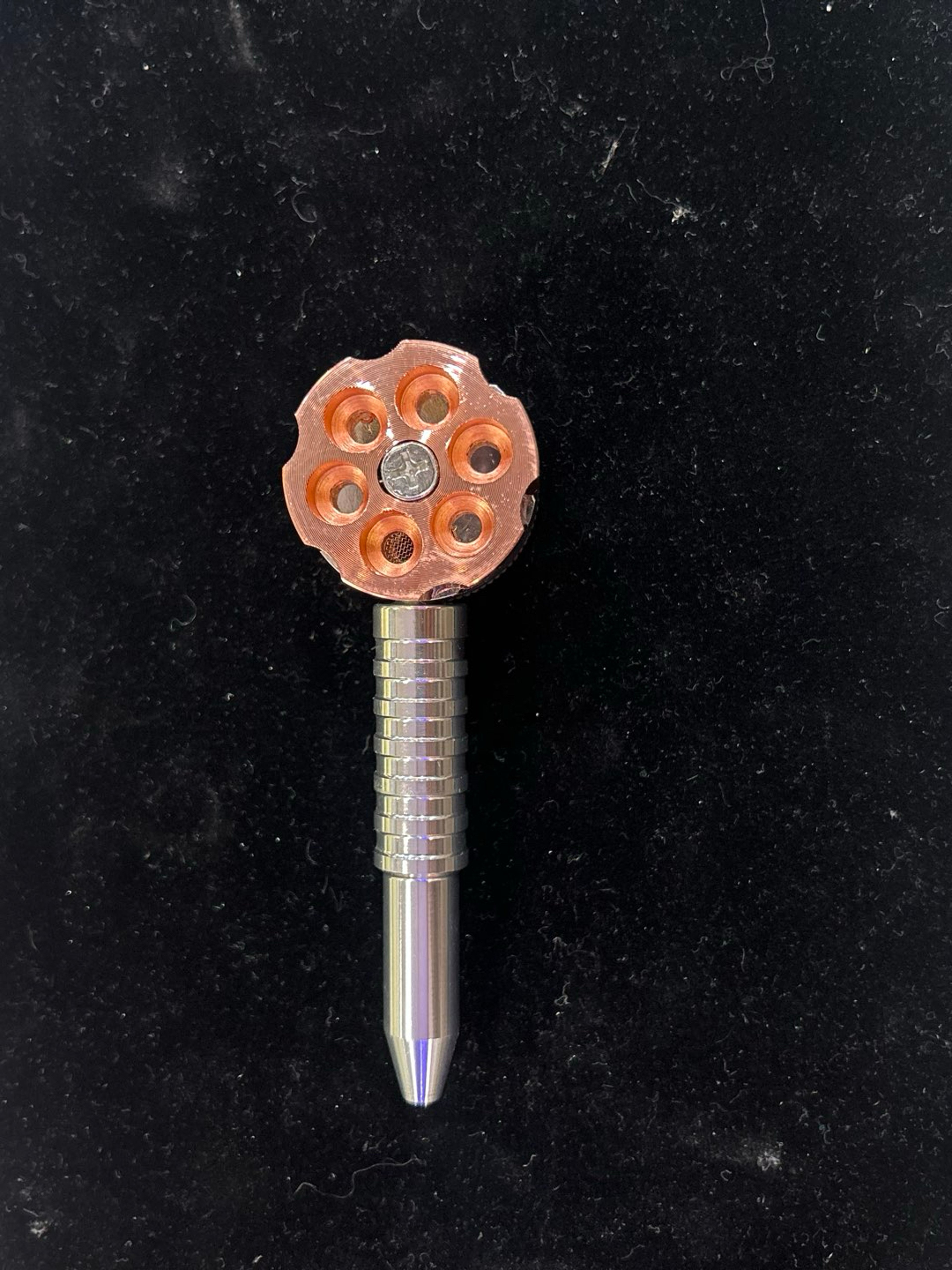 Preview pic of Metal Grinder Pipe – 2-in-1 Twist Grinder Smoking Pipe