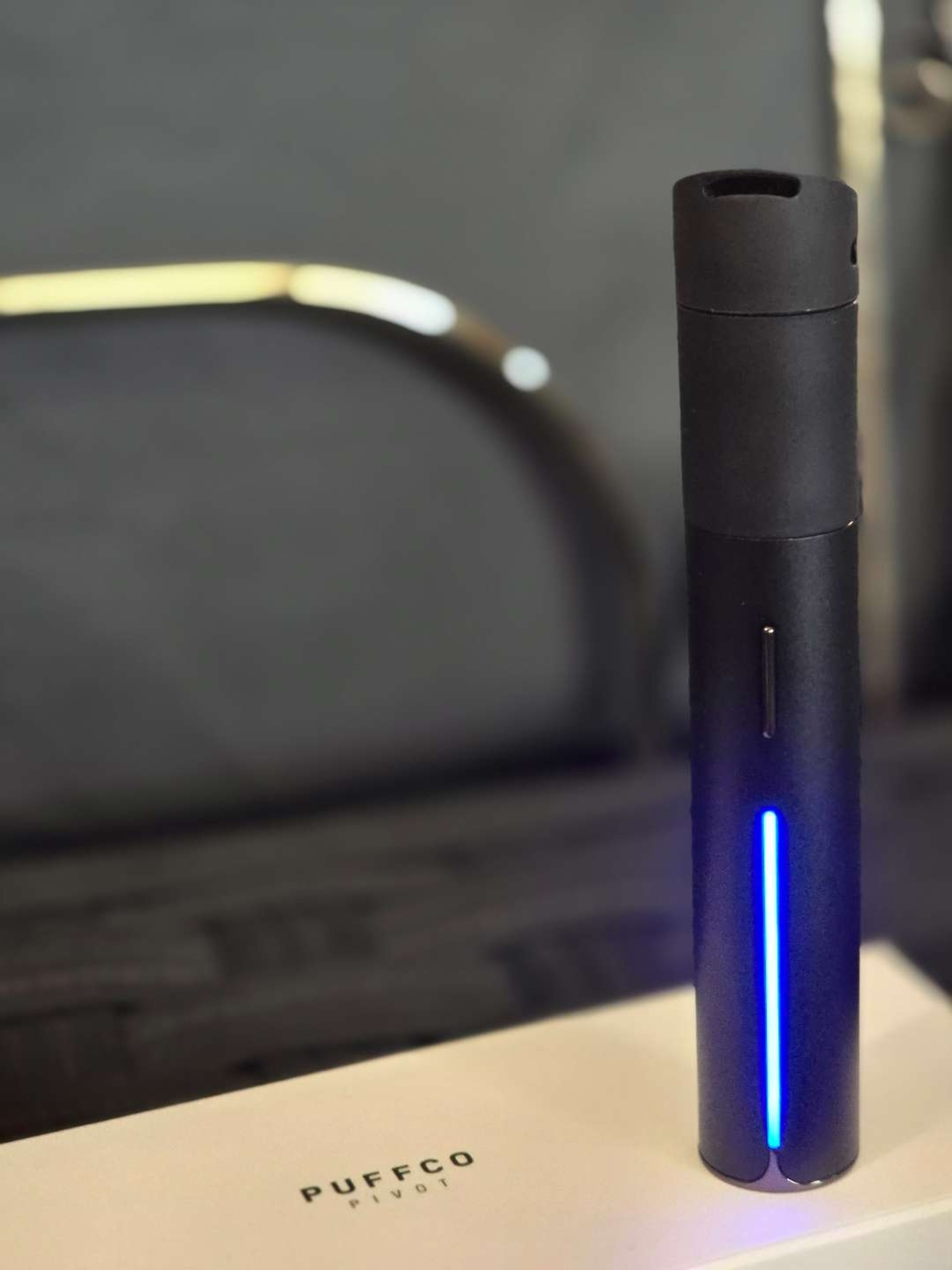 Preview pic of Puffco Pivot - Black