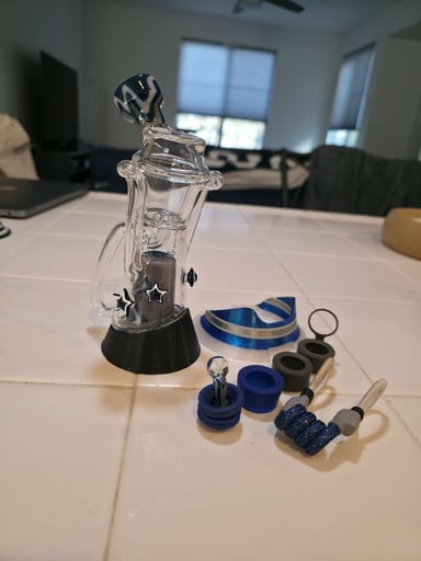 Preview pic of Devon allen v2 recycler puffco