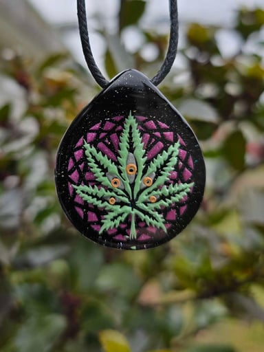 Preview pic of 420 Leaf Eye Layered Glow Pendant