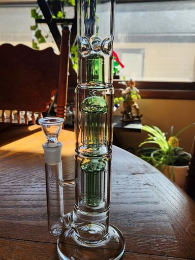 Preview pic of 16.5 inch bong