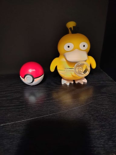 Preview pic of Phyduck small bong and pokeball grinder