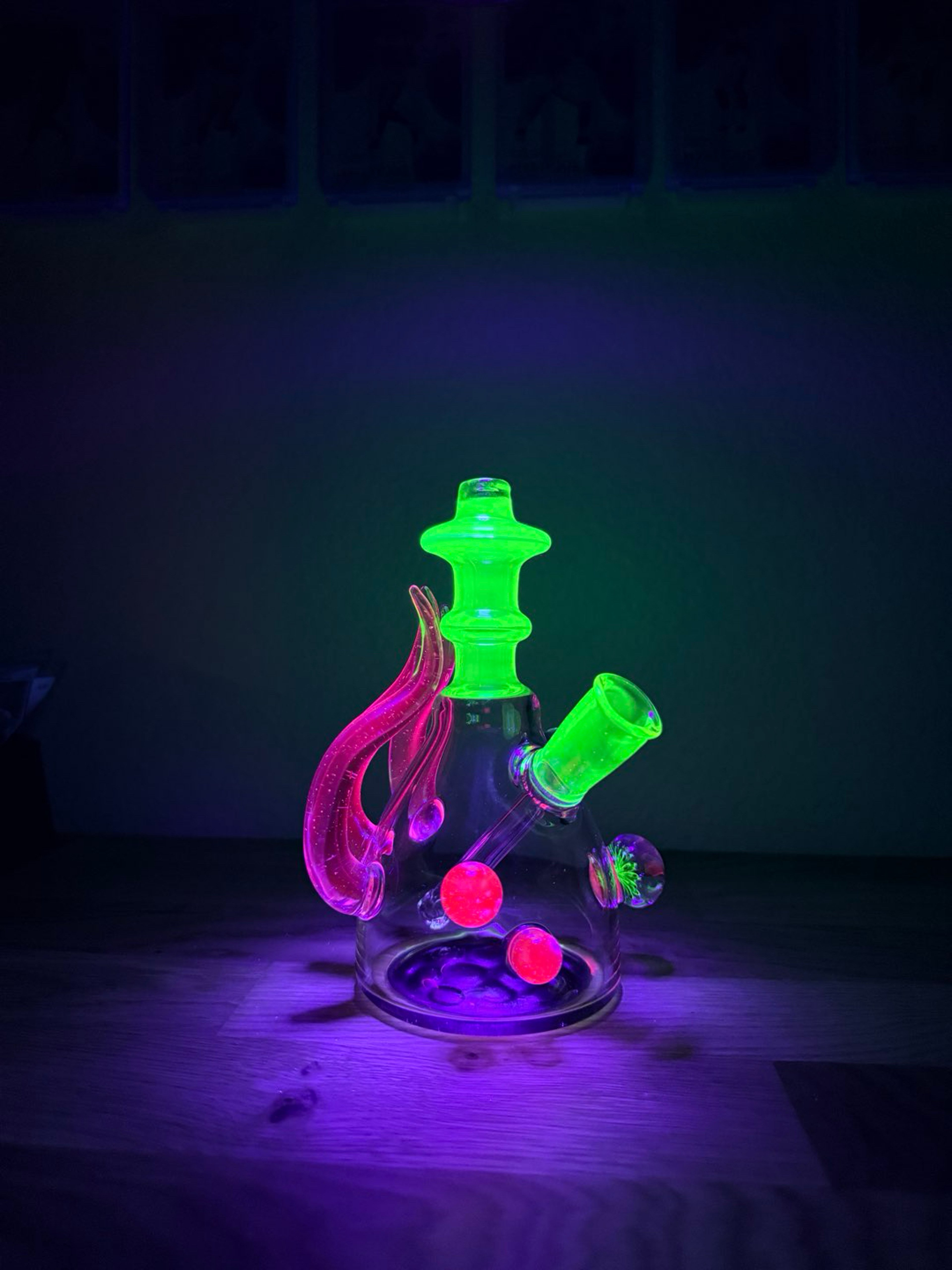 Preview pic of Muph Glass Beaker w/ UV