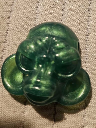 Preview pic of Coyle monkey head mold pendant. Green.