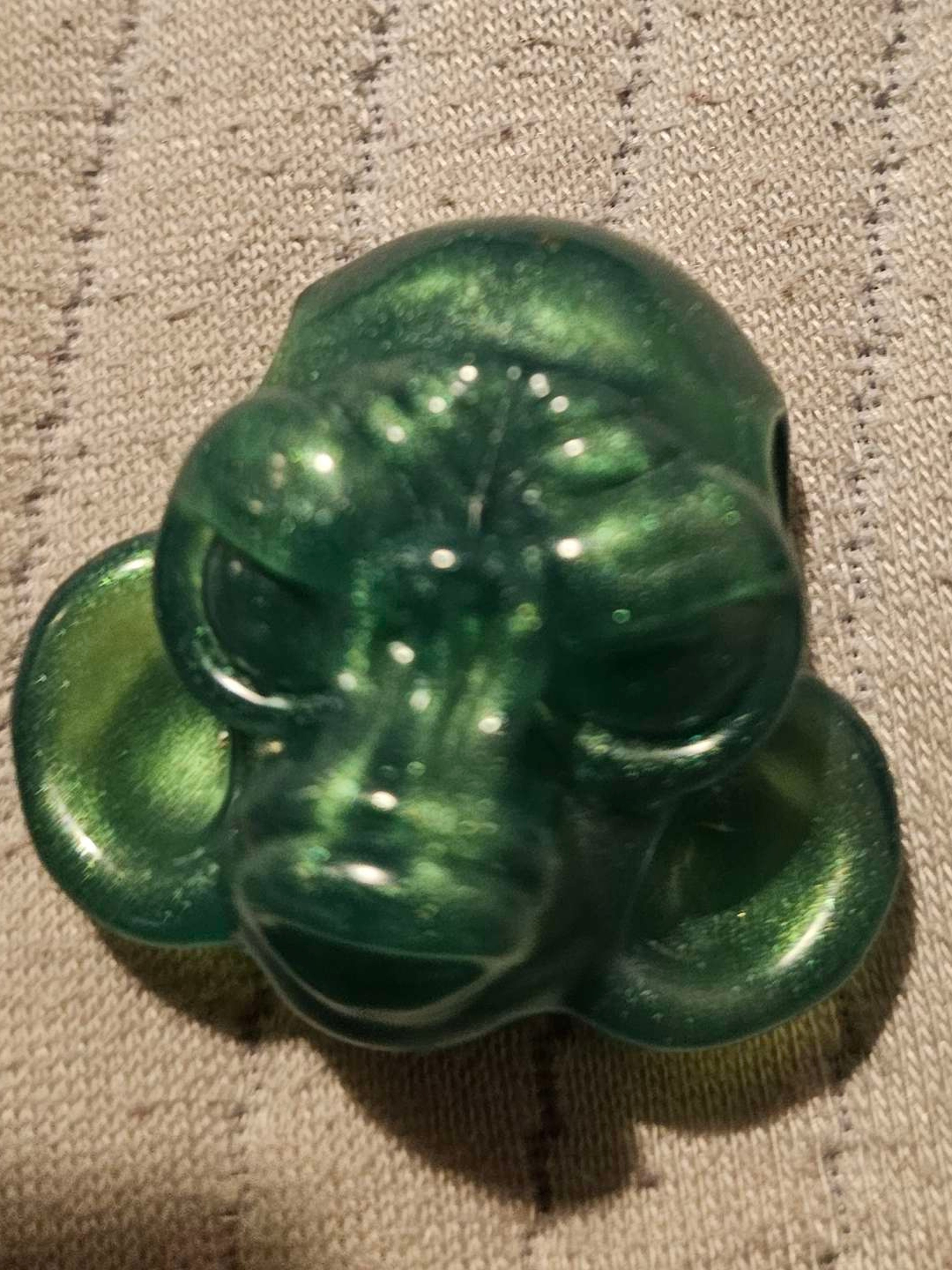 Preview pic of Coyle monkey head mold pendant. Green.