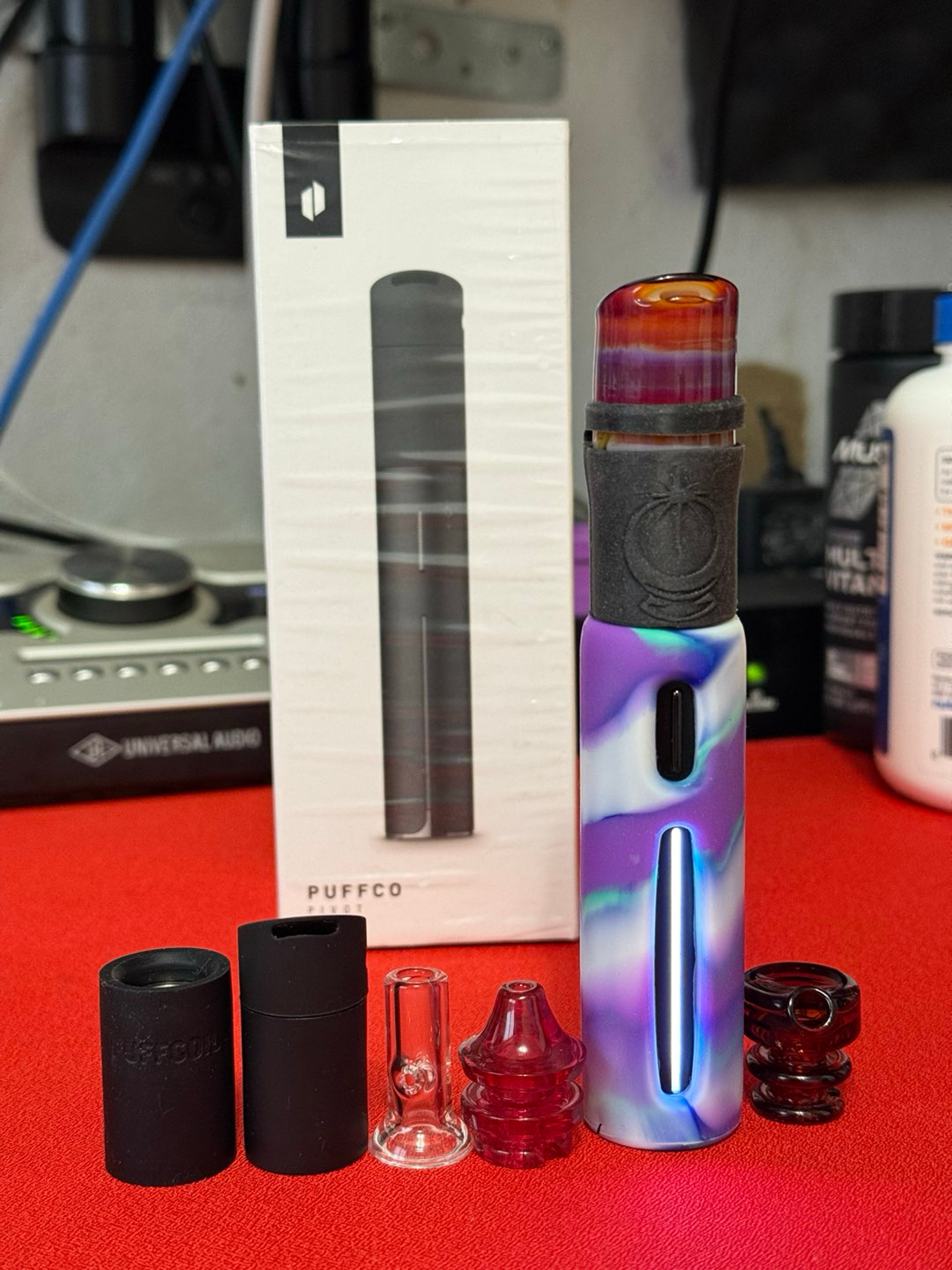 Preview pic of Puffco Pivot Onyx - Starter kit Lot