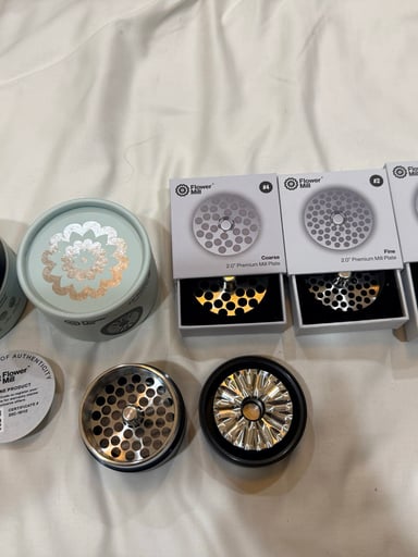 Preview pic of Flower Mill Next Gen Premium 2.0" Stainless Series - Black WITH extra mill plates