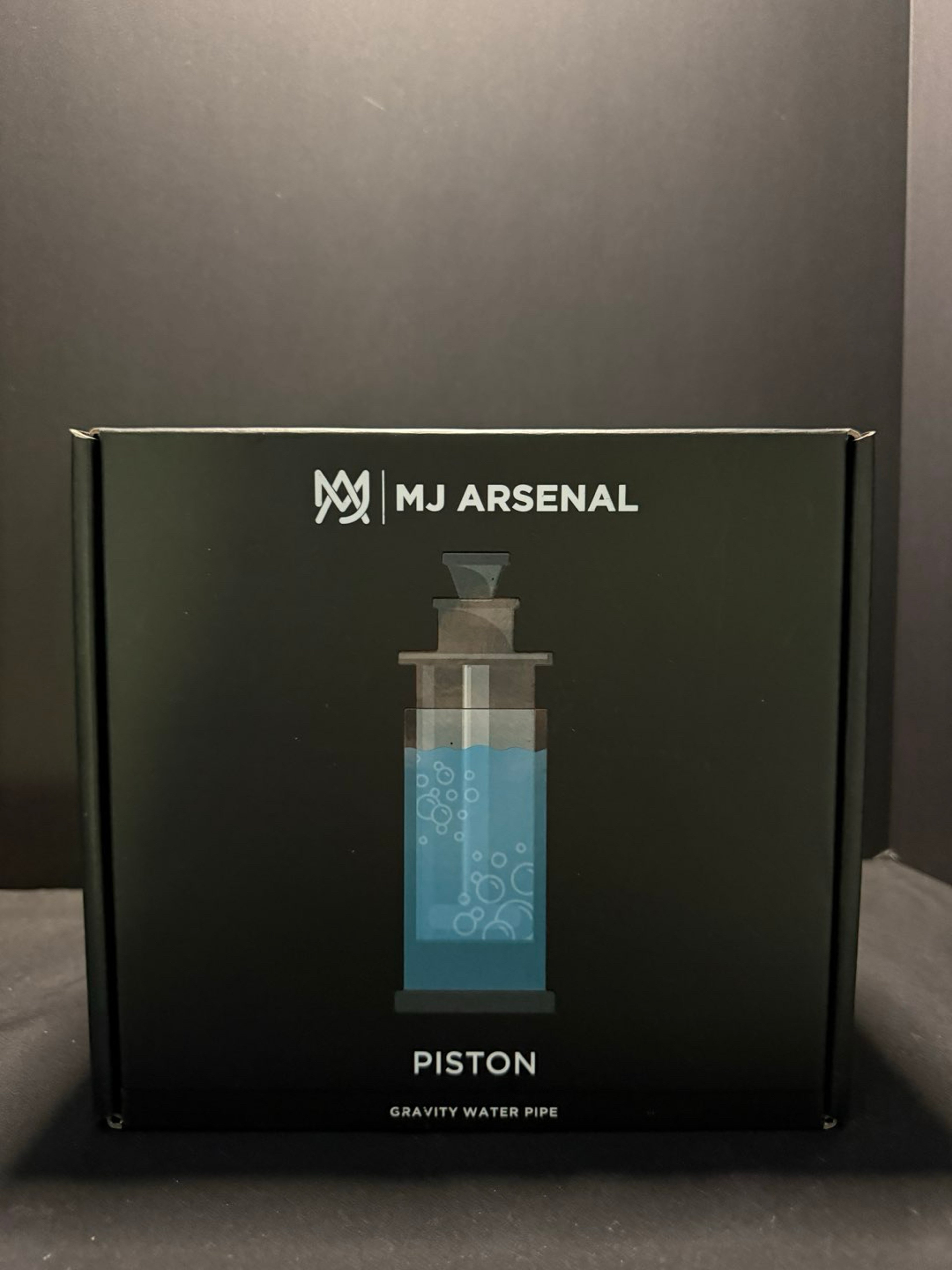 Preview pic of MJ ARSENAL 9" PISTON GRAVITY BONG