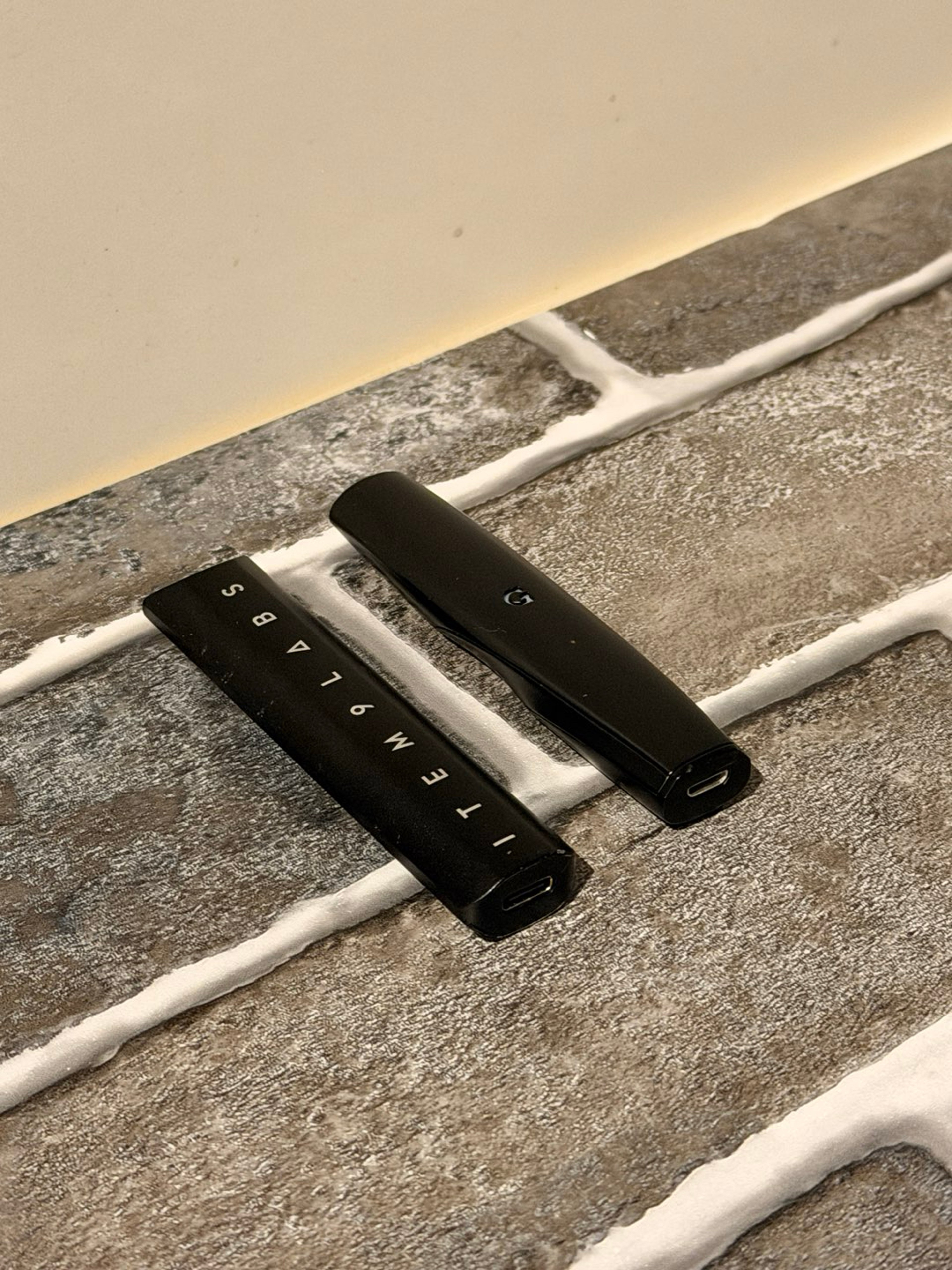 Preview pic of Item Labs + G Battery + Vape Battery Mini Bag