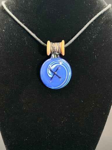 Preview pic of Muller blue button pendant