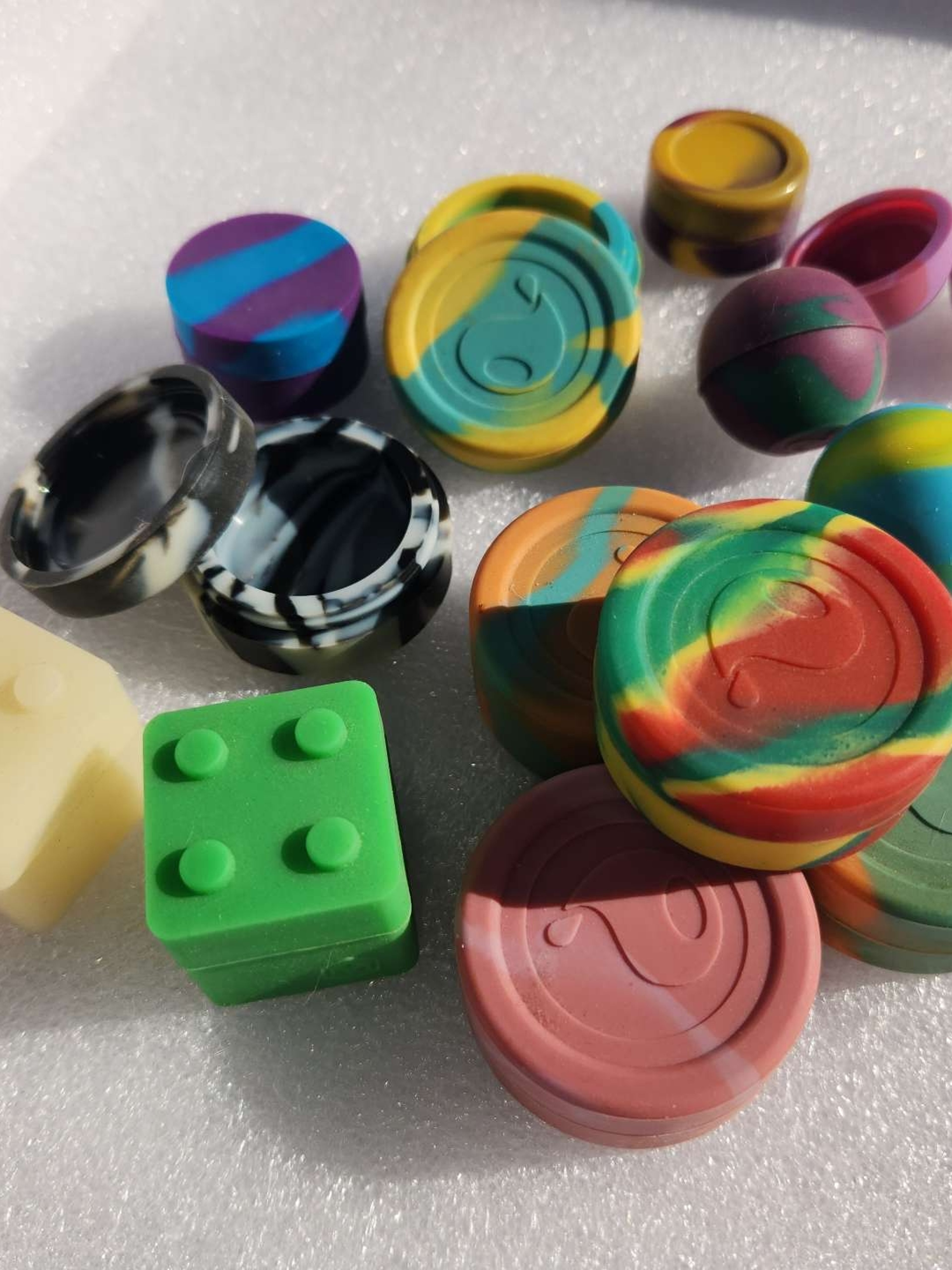 Preview pic of OIL slick Silicone dab storage container lot