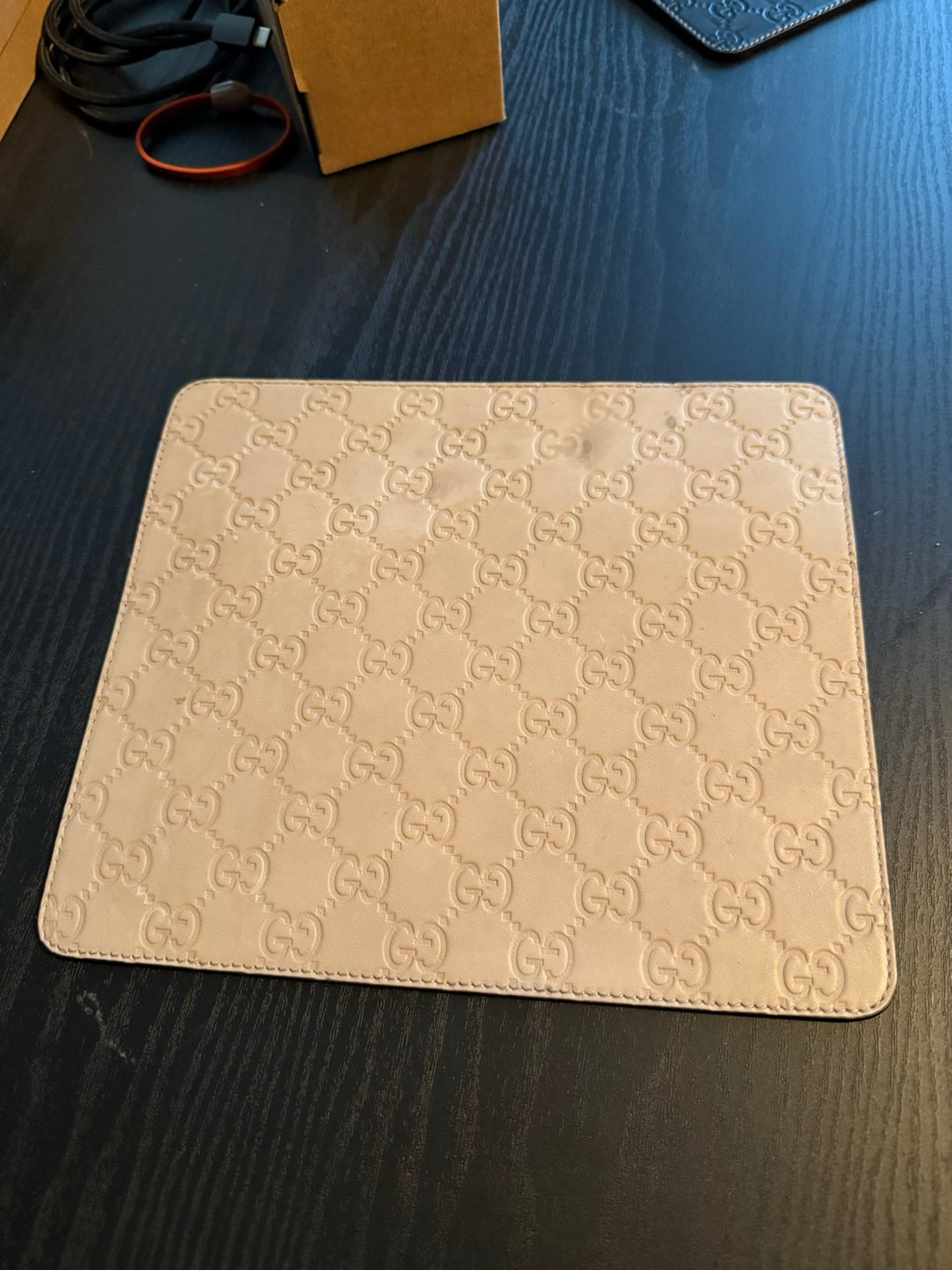 Preview pic of Gucci Dabmat