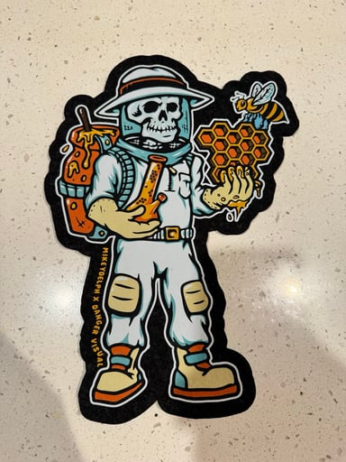 Preview pic of Mikeydelph bees in the trap numbered moodmat