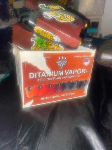 Preview pic of Ditainium vaporizer with original box