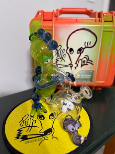 Preview pic of Puffglass Roger rig for sale!