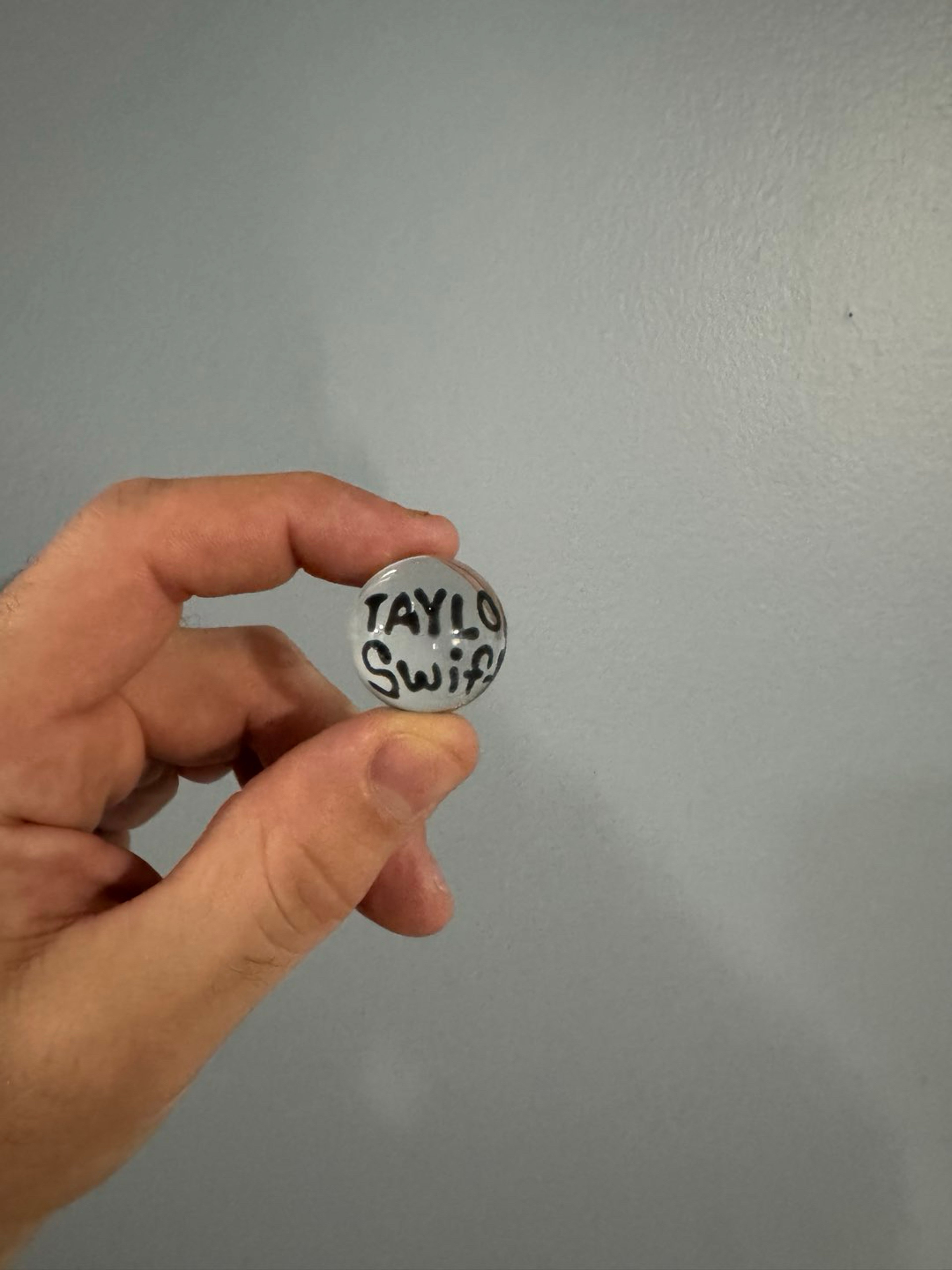 Ben Focus Taylor Swift marble image 0