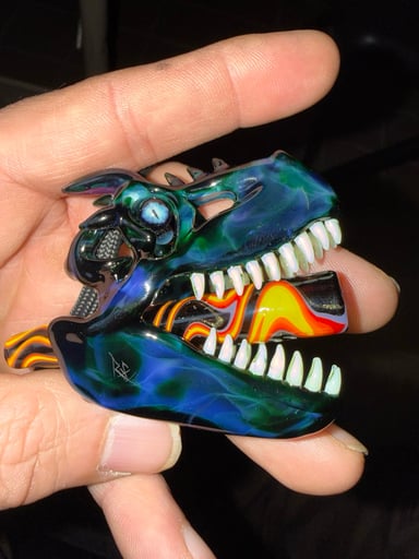 Preview pic of Roe Glass Dragon pendant/joint holder (teeth and eyes are UV)