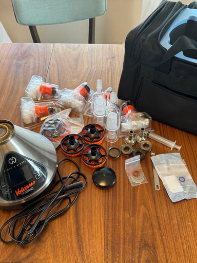 Preview pic of Volcano Hybrid (silver, 2023) bundle - storz and bickel