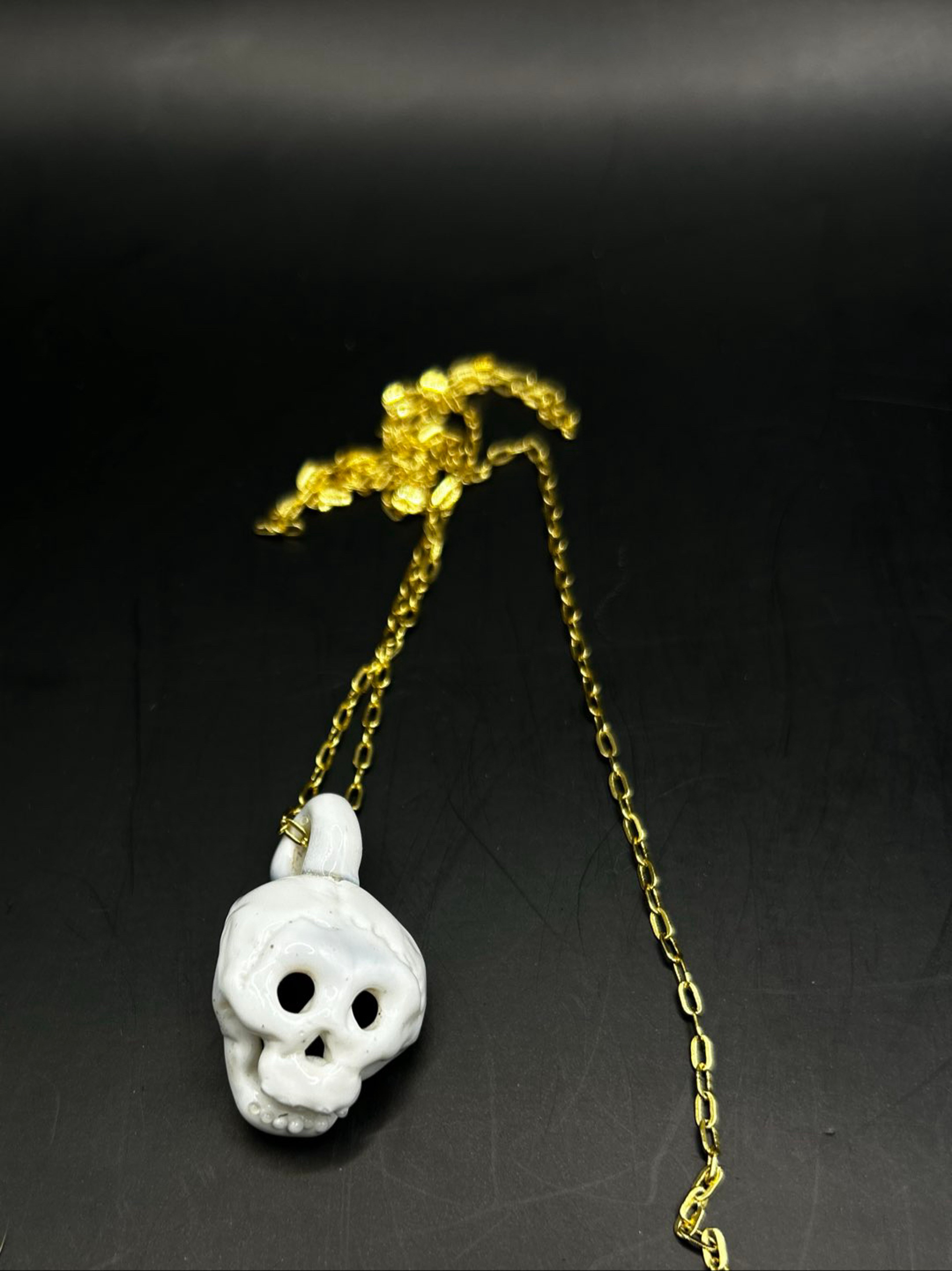 skull pendant image 0
