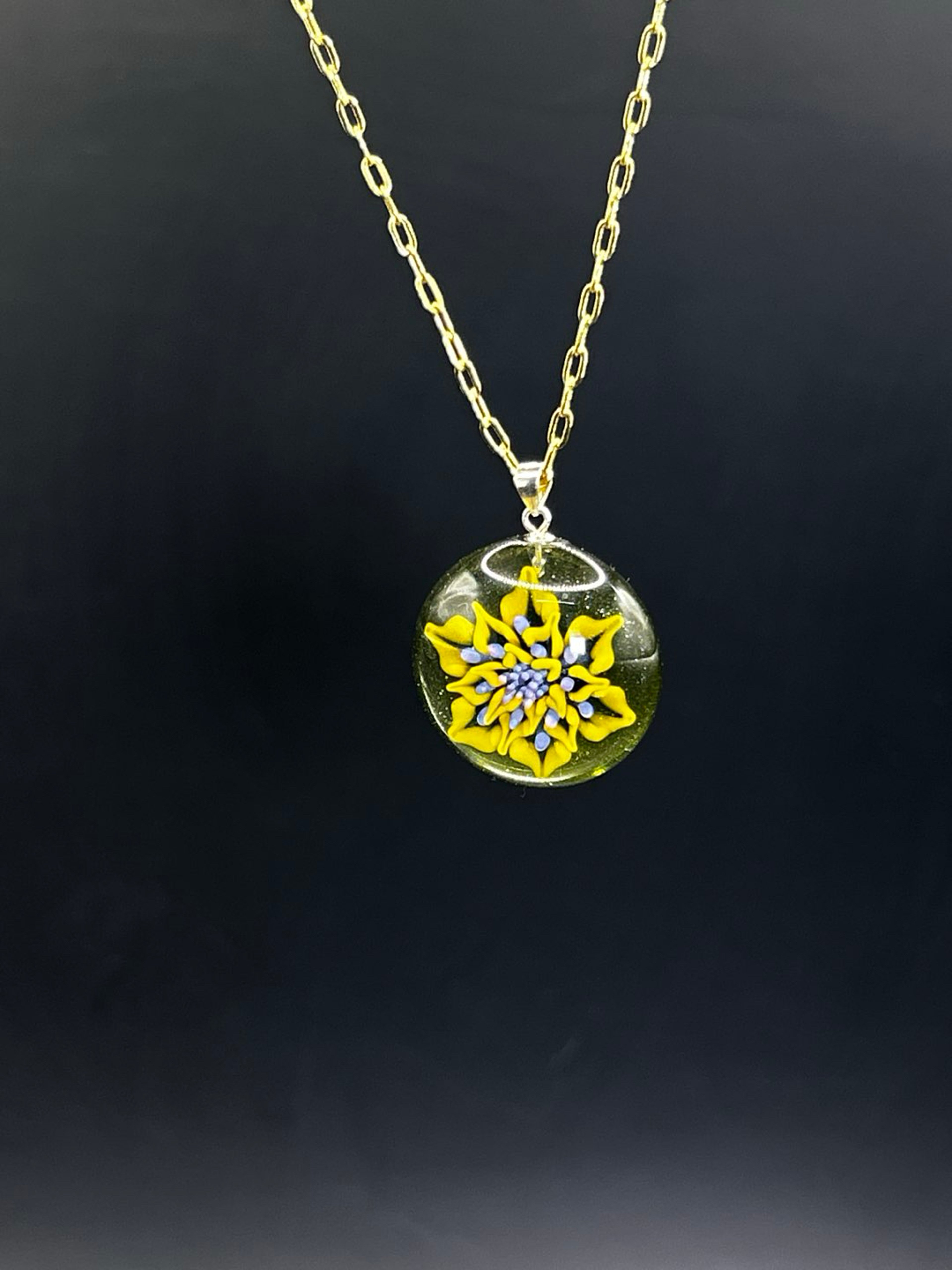 Preview pic of bloom pendant