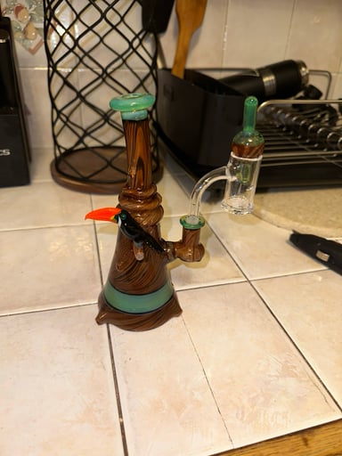 Preview pic of Leary Glass toucan