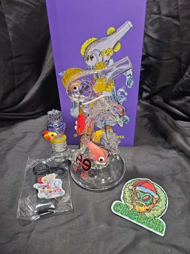 Preview pic of Cheech Fish-Themed Water Pipe – New / Unused – In Box