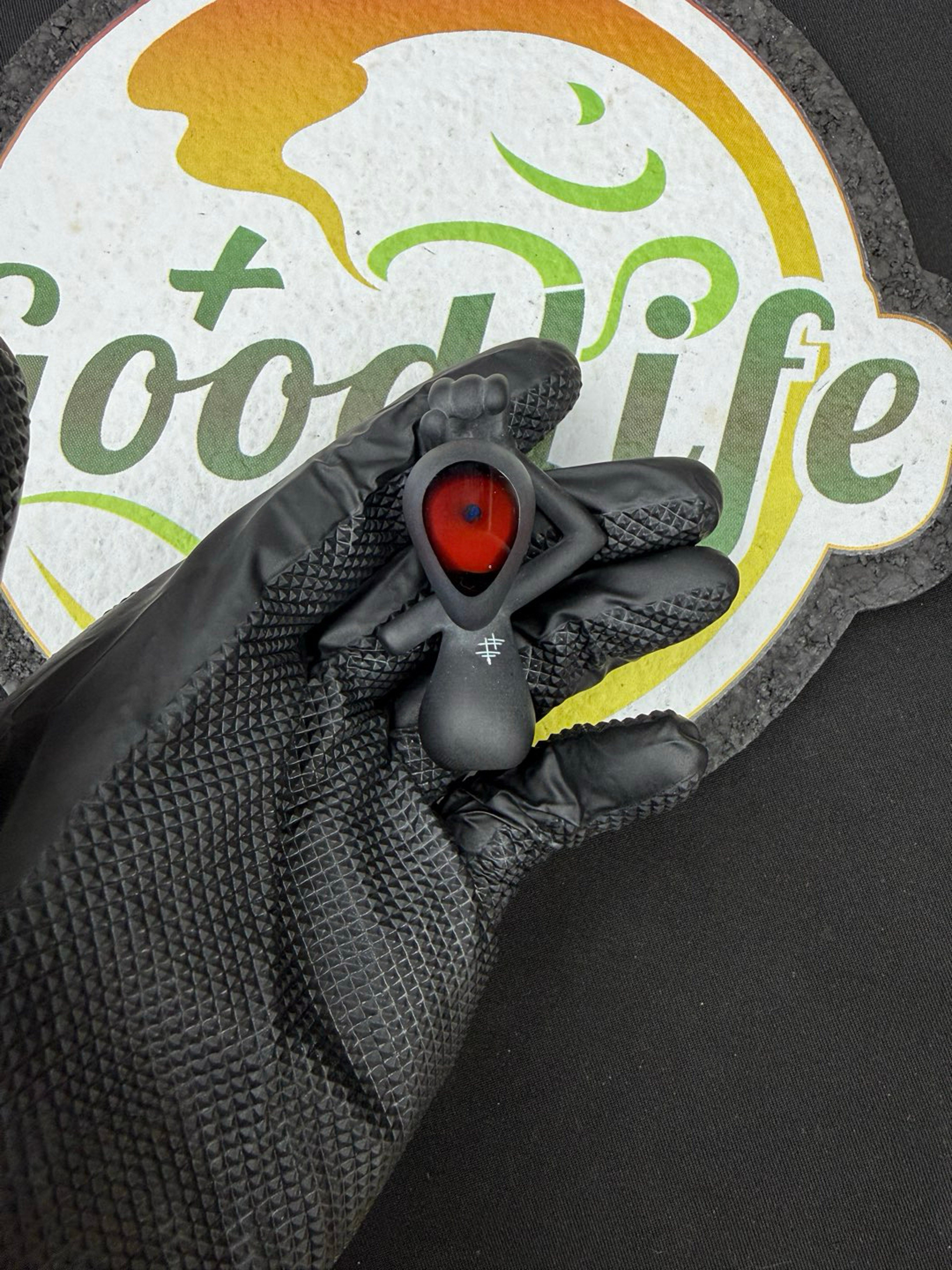 Preview pic of Yunk Glass - Windowed Hanger