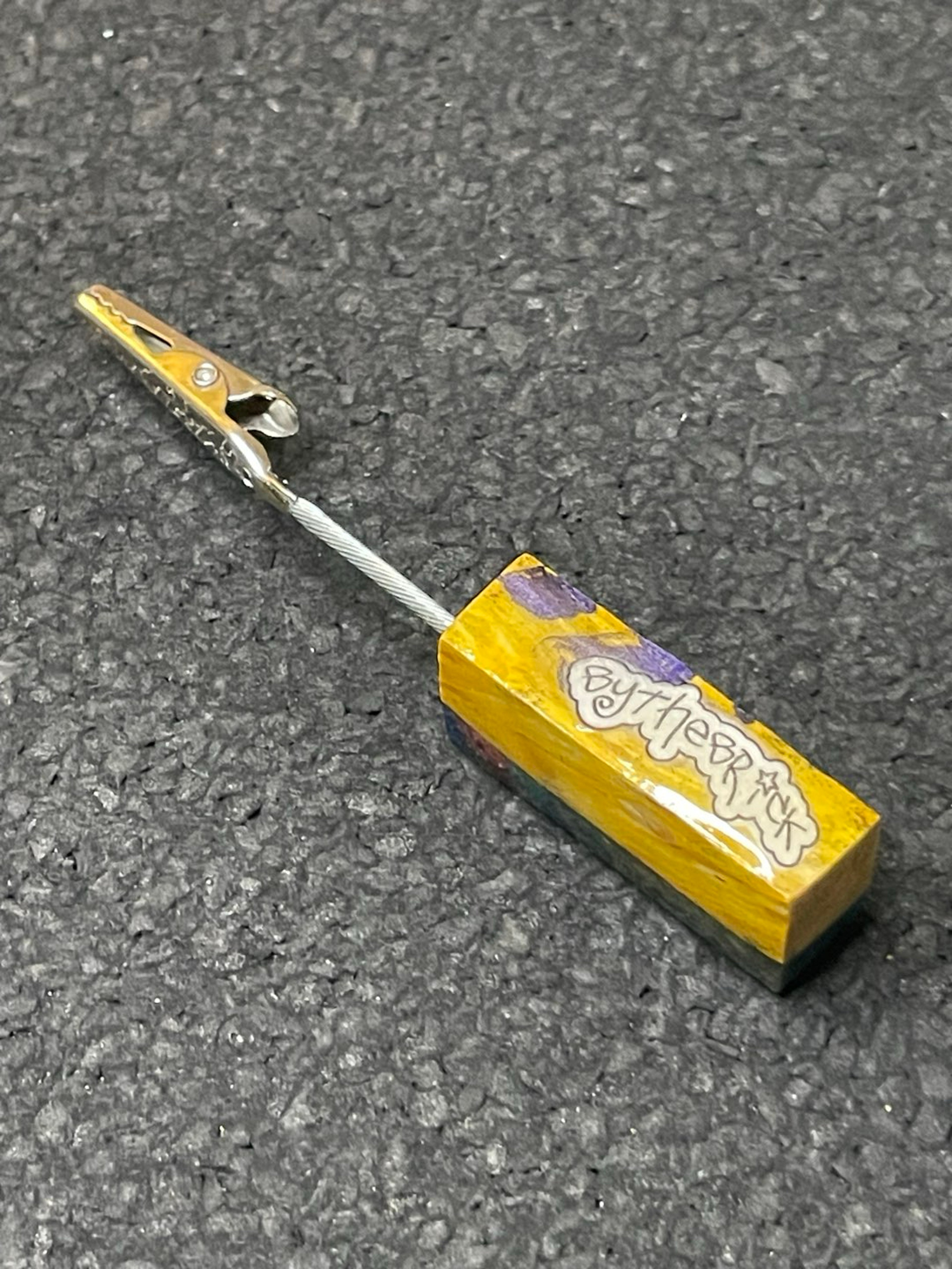 Roach holder image 0