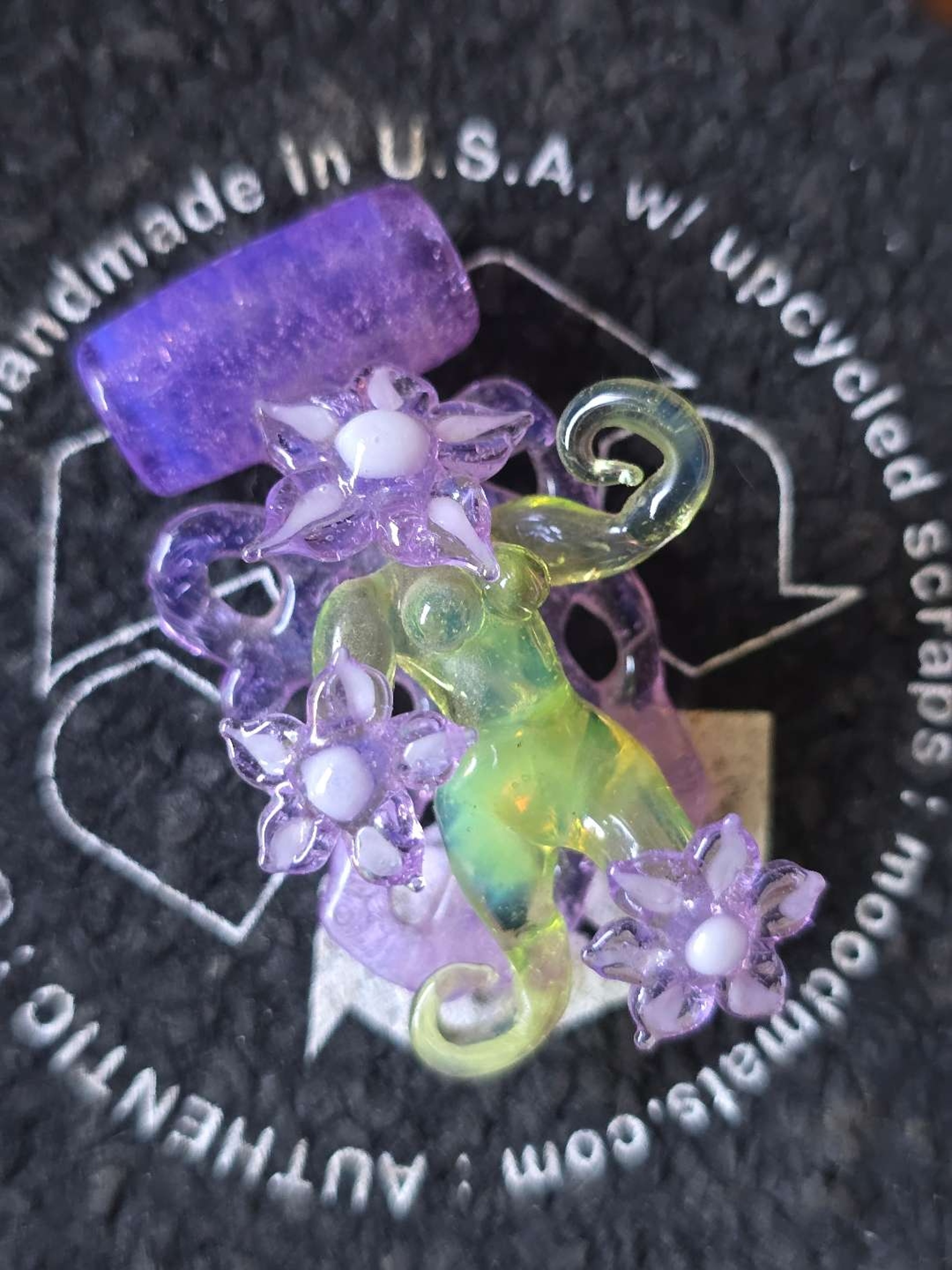 Preview pic of CFL Woman figure and Flowers Pendant