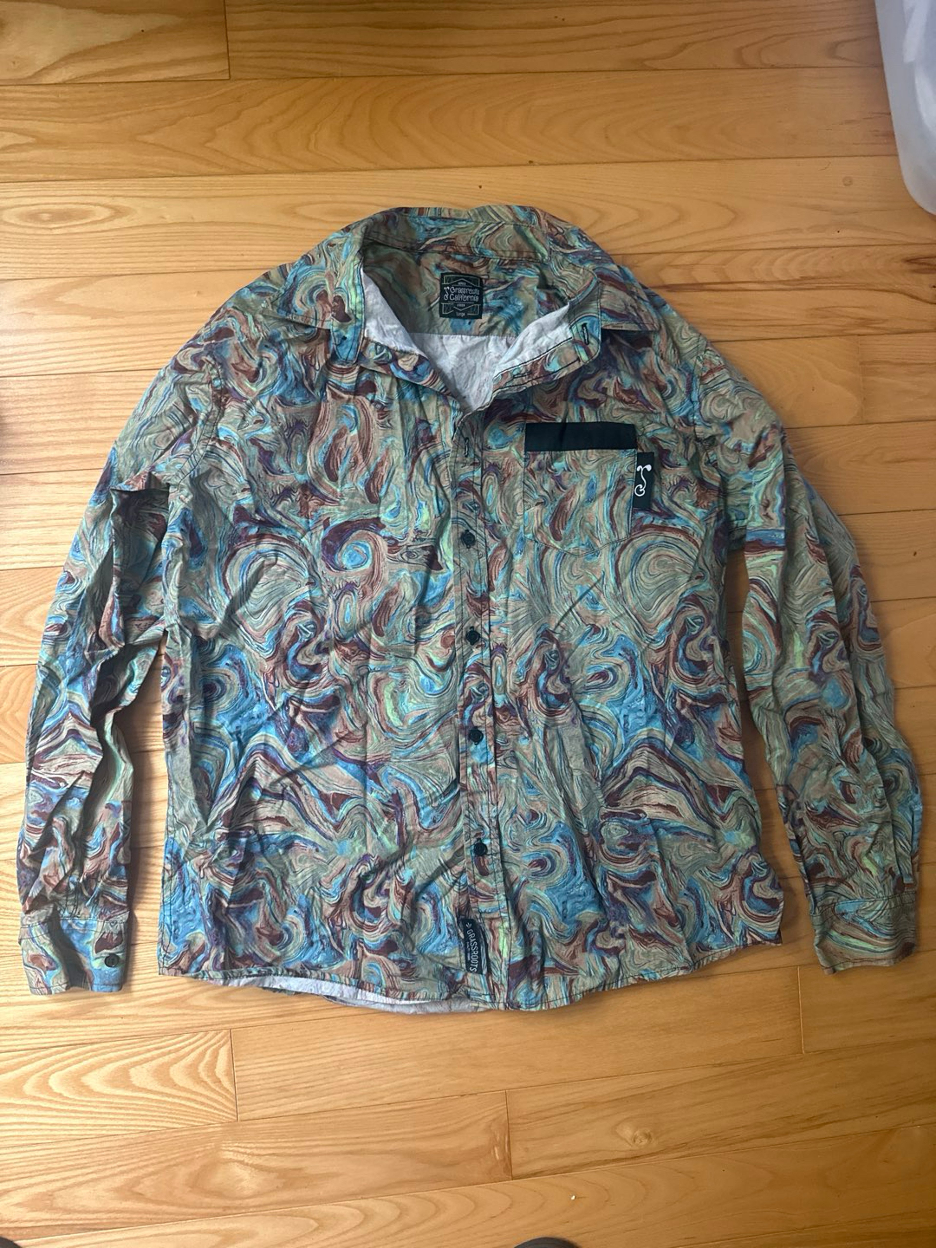 Preview pic of Grassroots Make Pipes Not War button down L