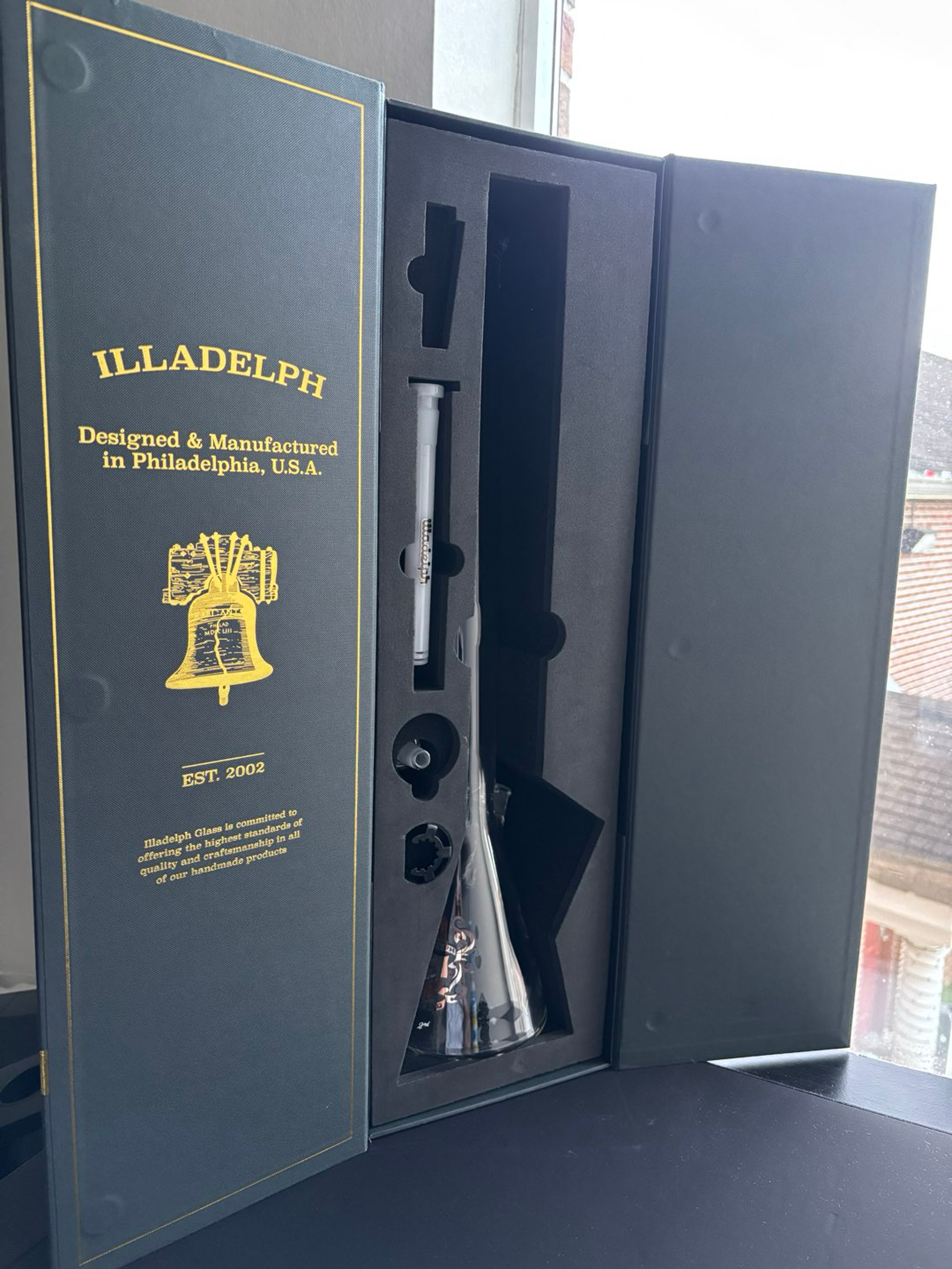 Preview pic of Illadelph Limited Edition Woodgrain Tall Beaker 5mm 2nd
