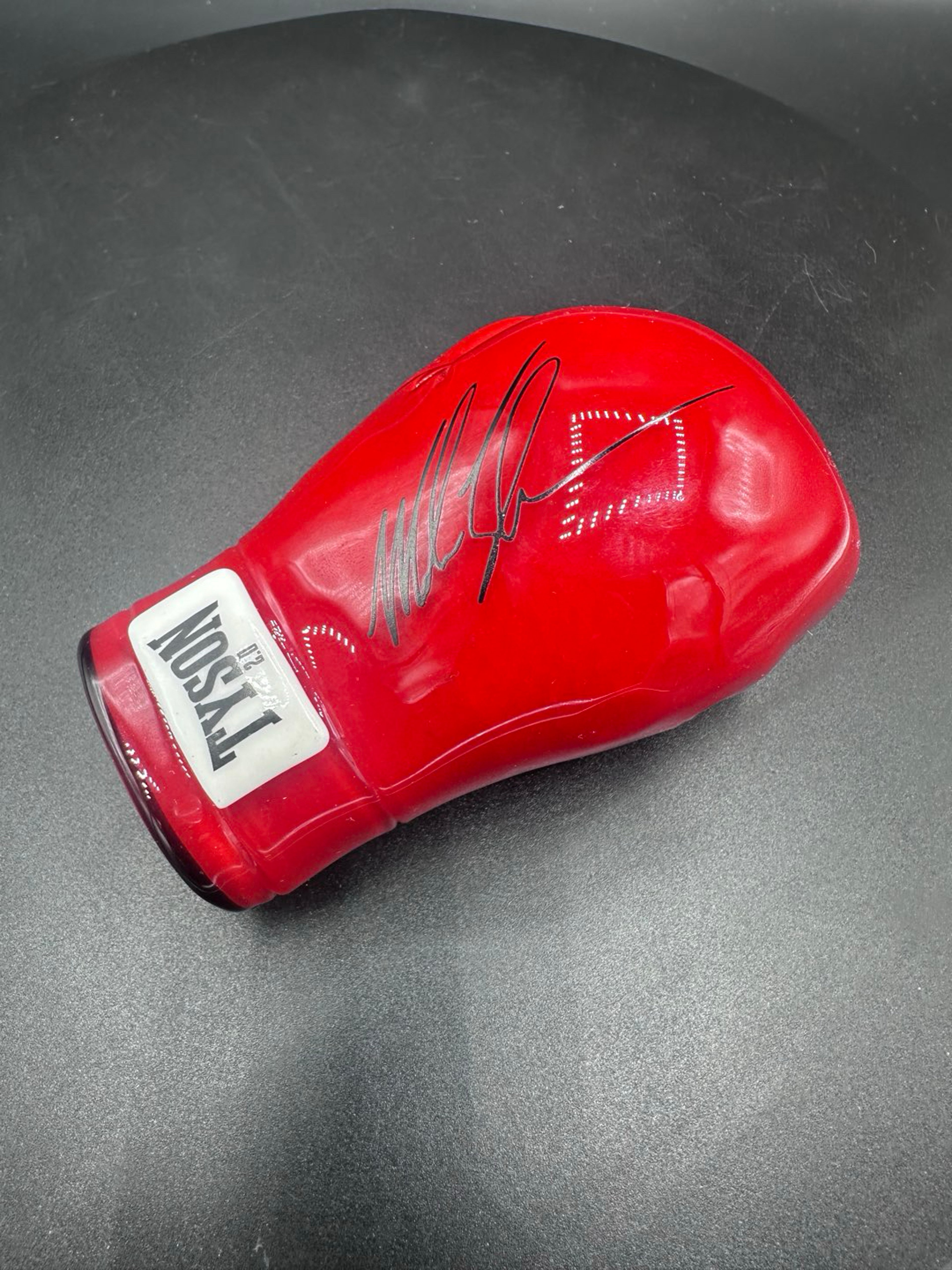 Preview pic of Red Tyson Glove
