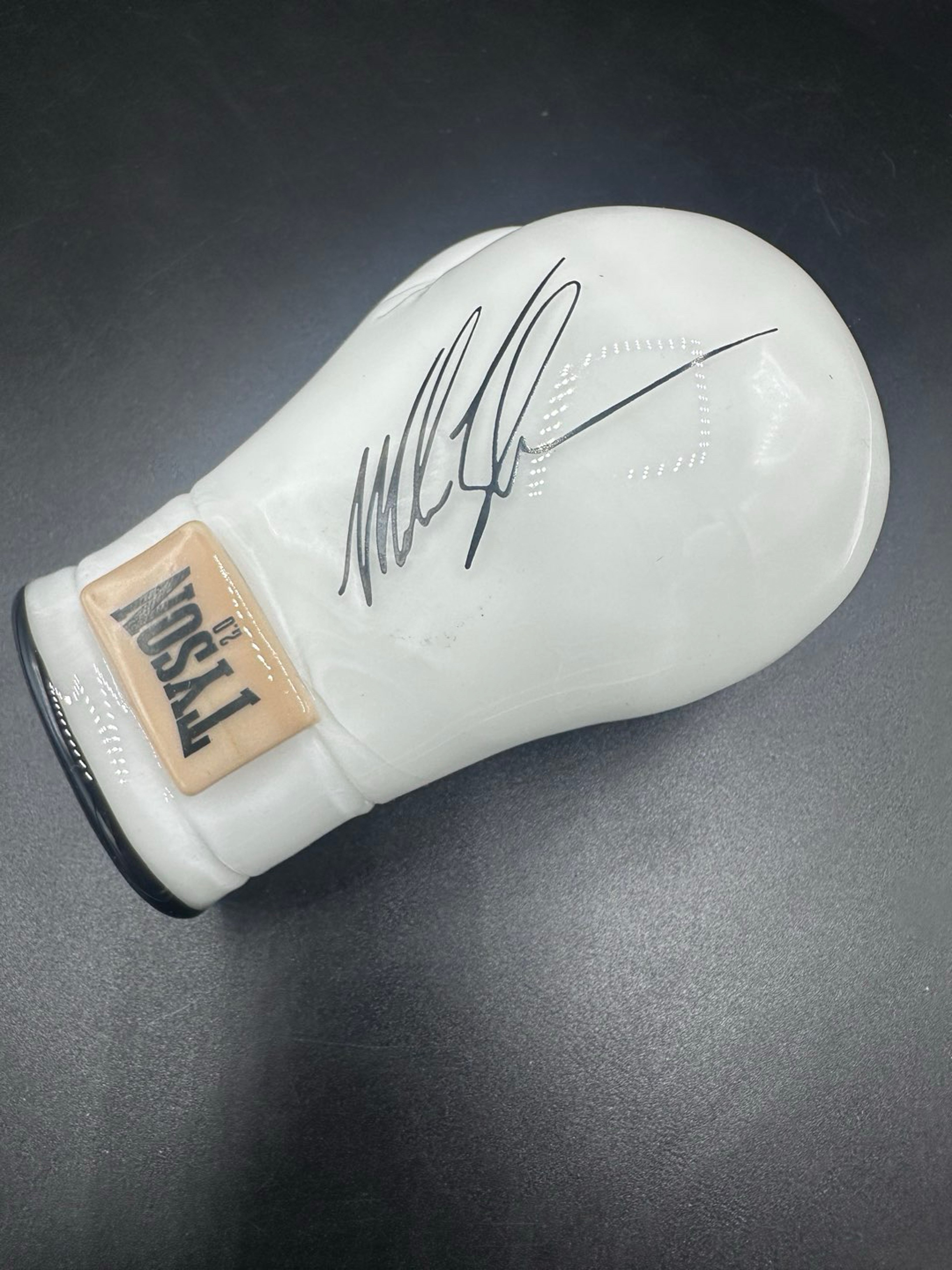 Preview pic of White Tyson Glove
